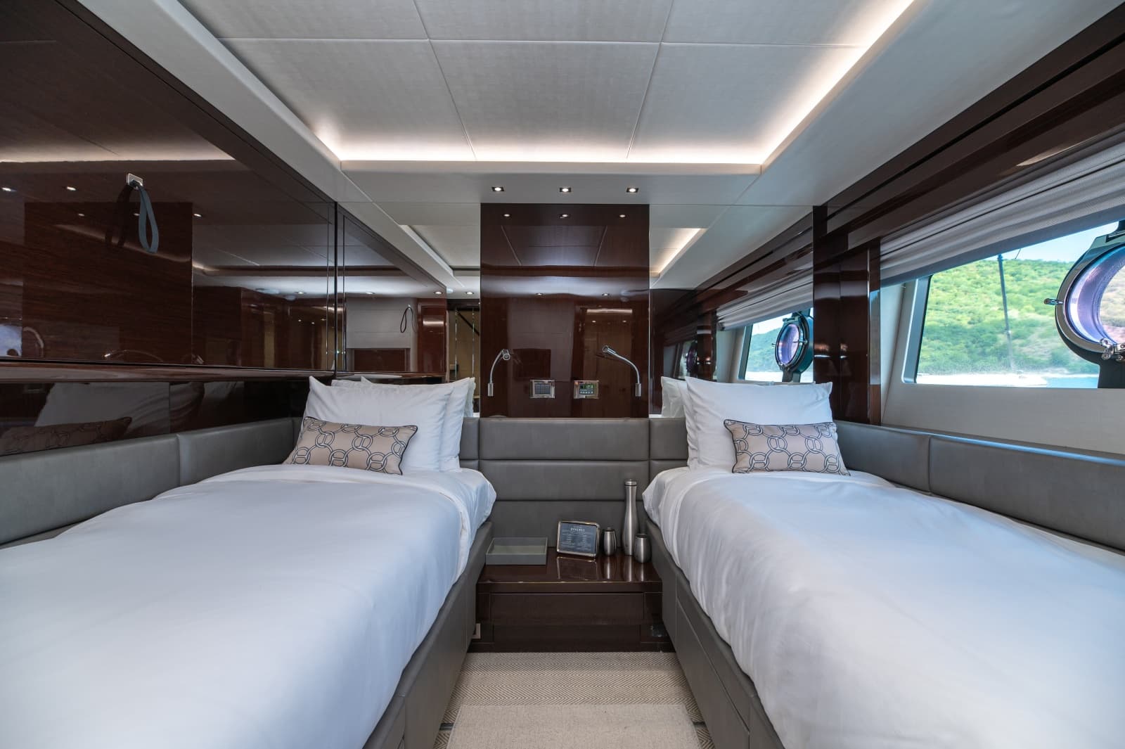 2017 Sunseeker 86 Yacht