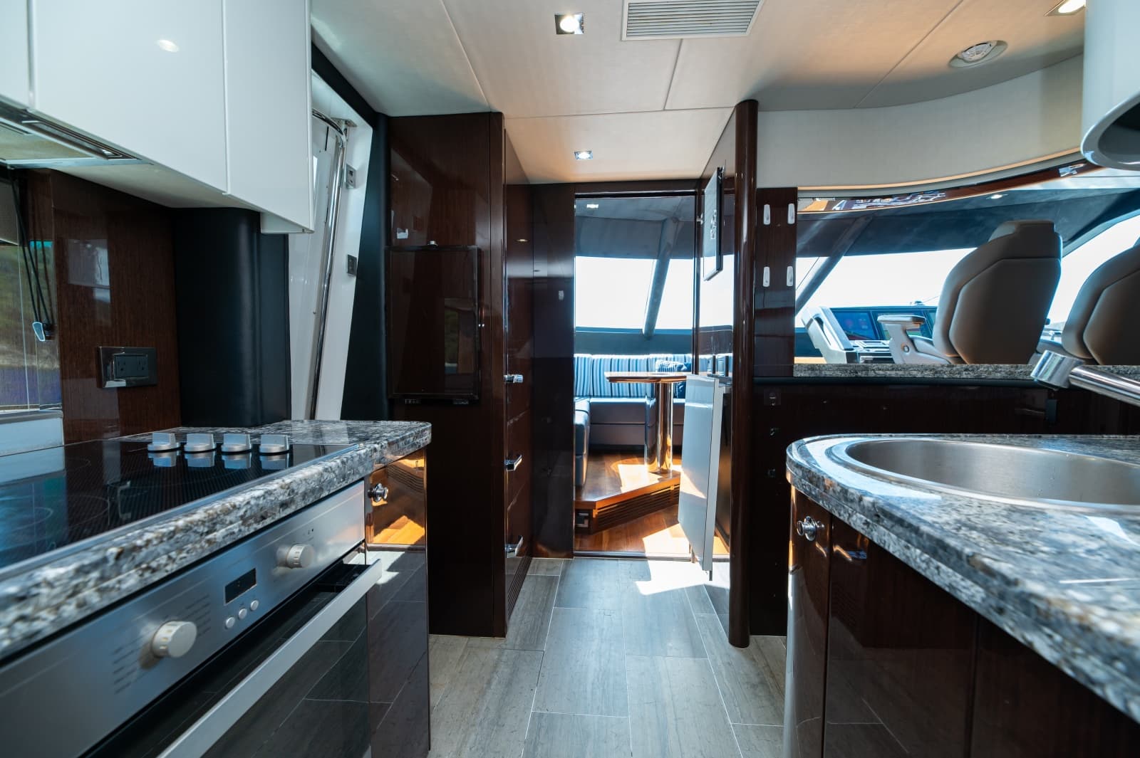 2017 Sunseeker 86 Yacht - Photo 41