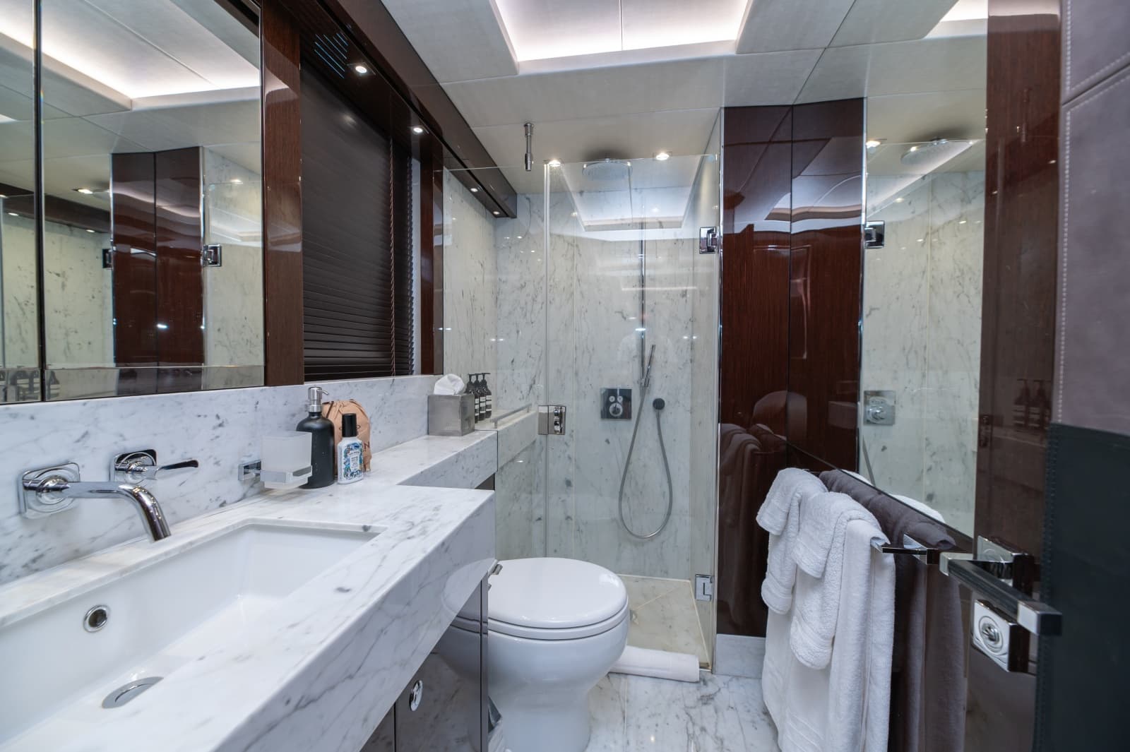 2017 Sunseeker 86 Yacht