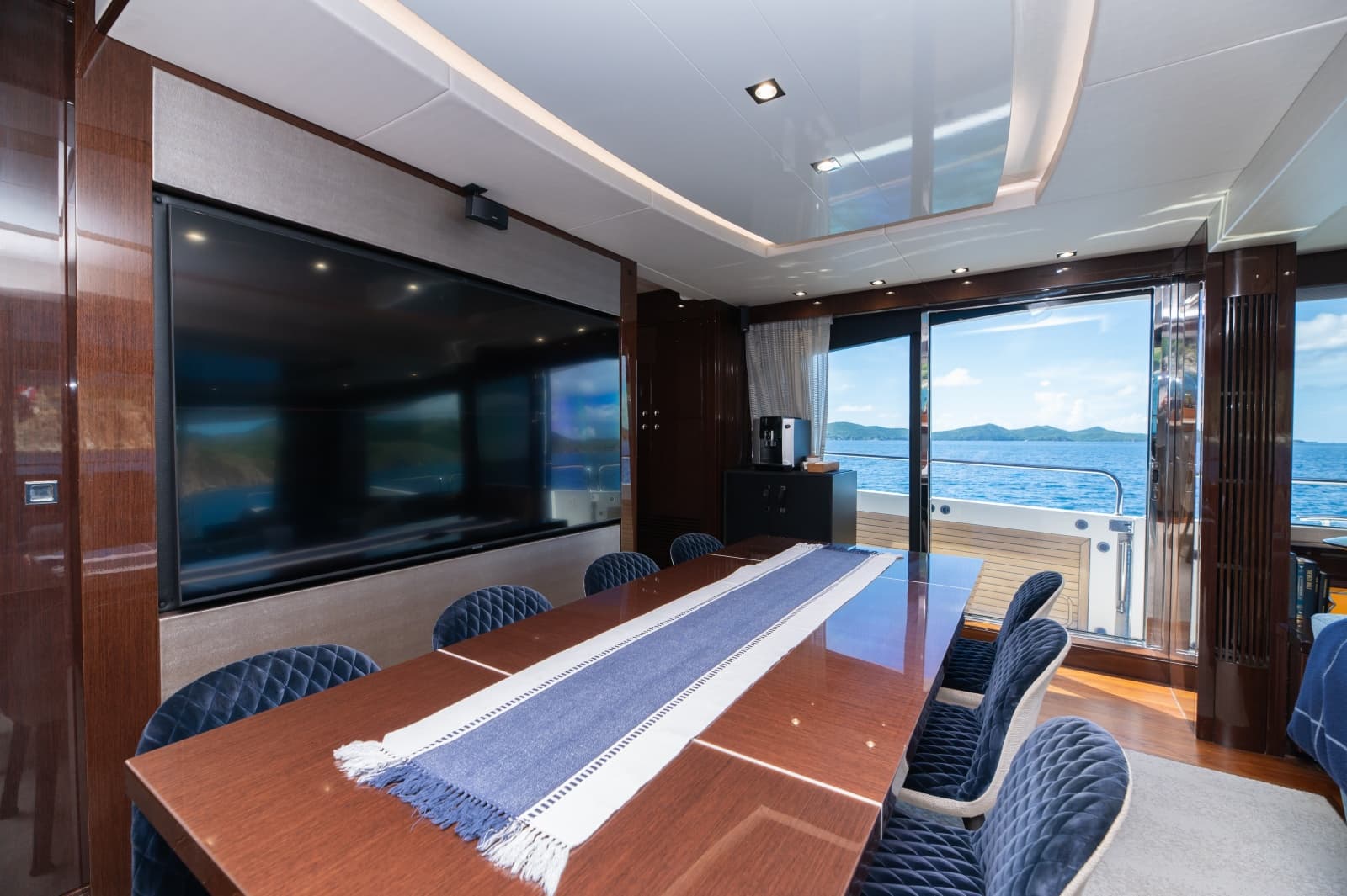 2017 Sunseeker 86 Yacht