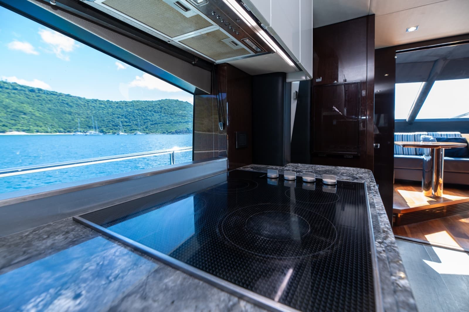 2017 Sunseeker 86 Yacht - Photo 40