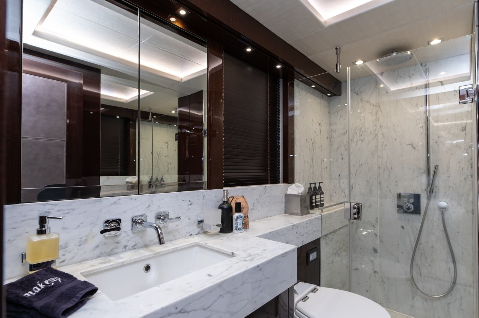 2017 Sunseeker 86 Yacht