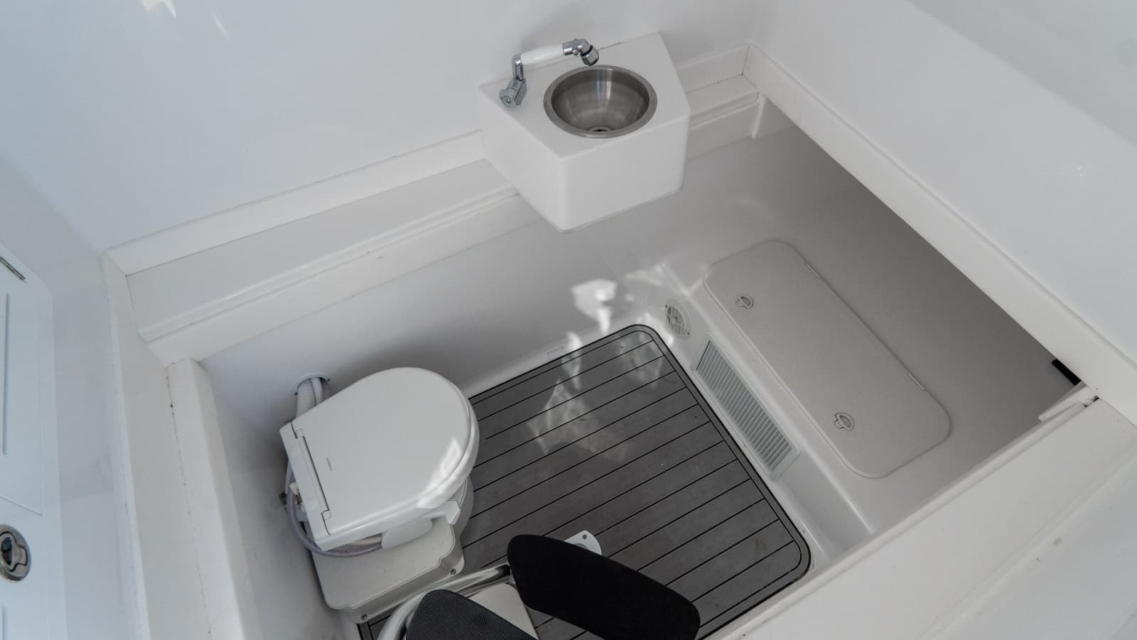 2025 Front Runner 36 CC