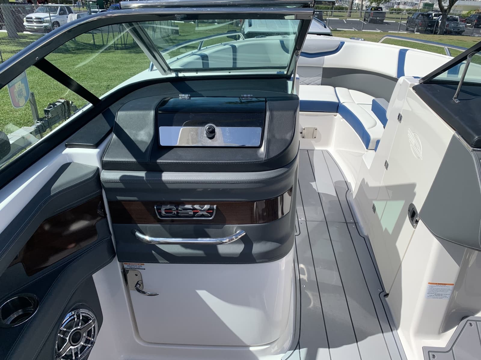 2023 Chaparral 270 OSX