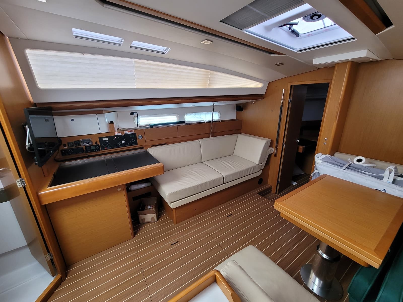 2017 Jeanneau Sun Odyssey 44 DS