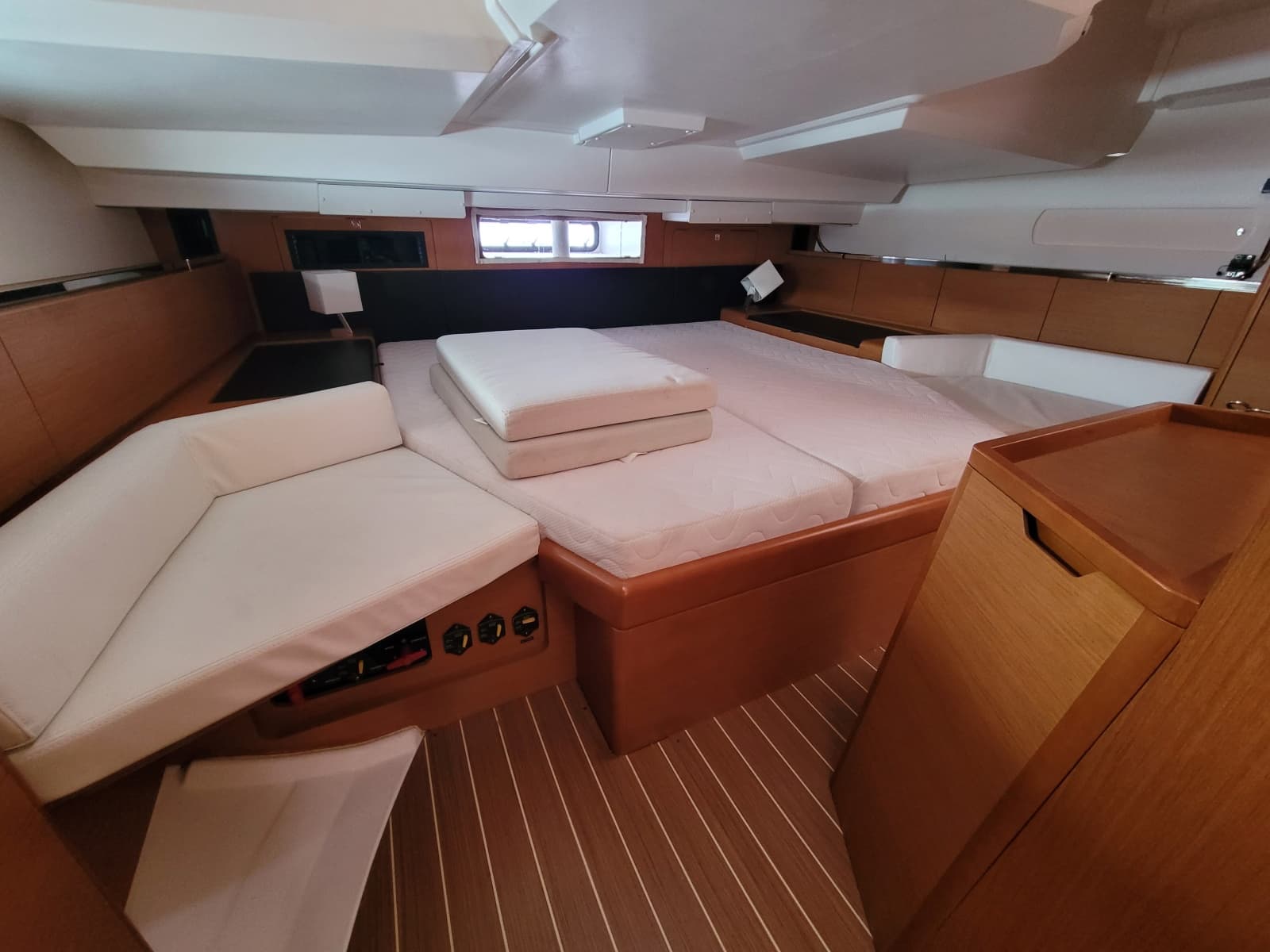 2017 Jeanneau Sun Odyssey 44 DS