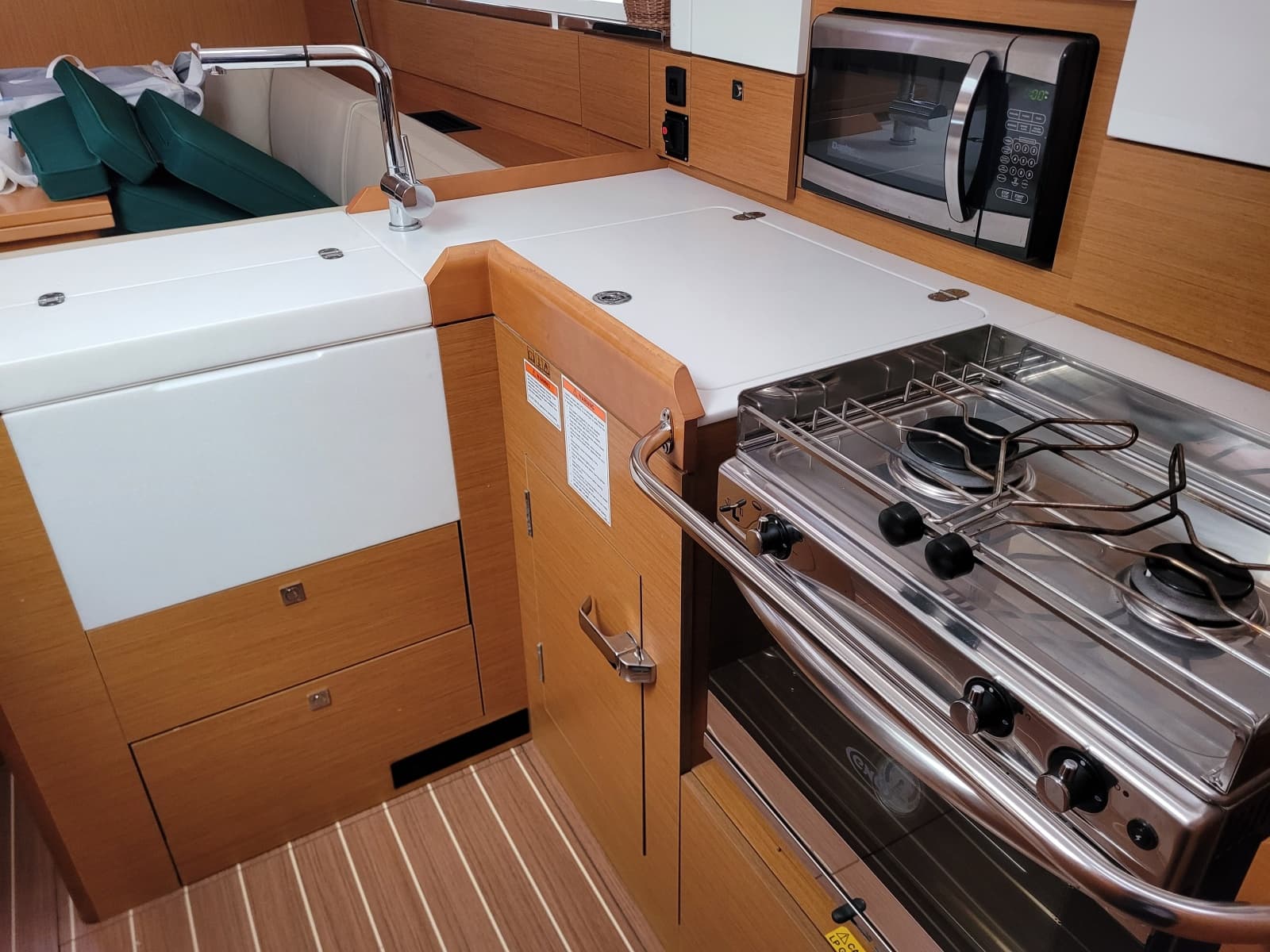 2017 Jeanneau Sun Odyssey 44 DS