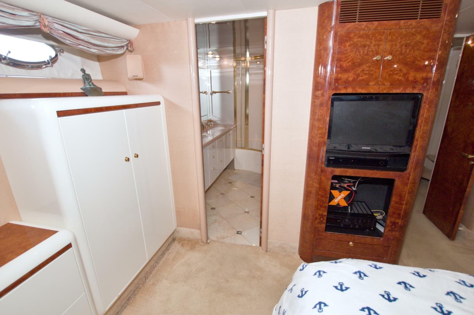 1998 Lazzara Yachts 76 Skylounge Grand Salon - Photo 22