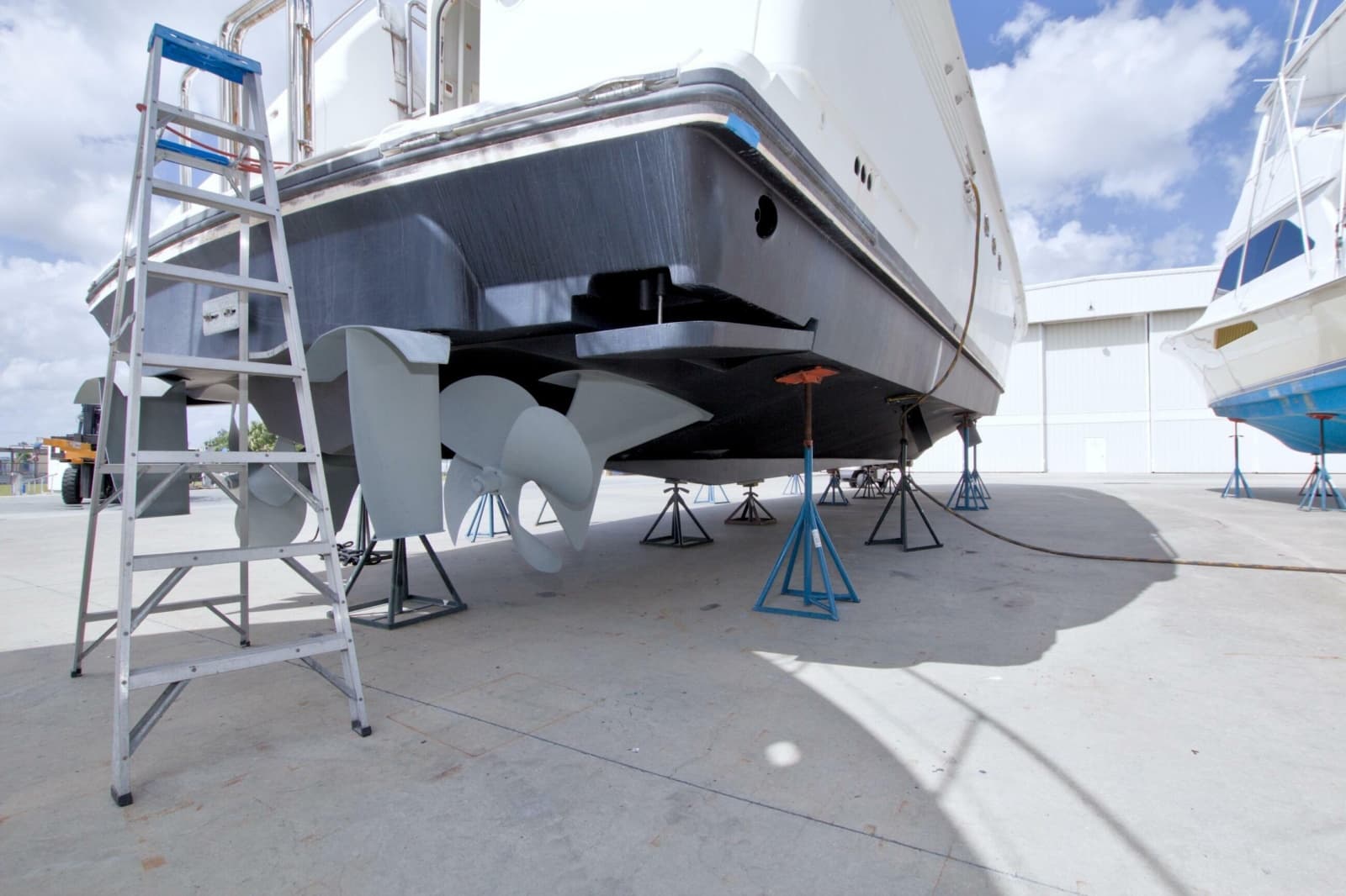1998 Lazzara Yachts 76 Skylounge Grand Salon - Photo 125