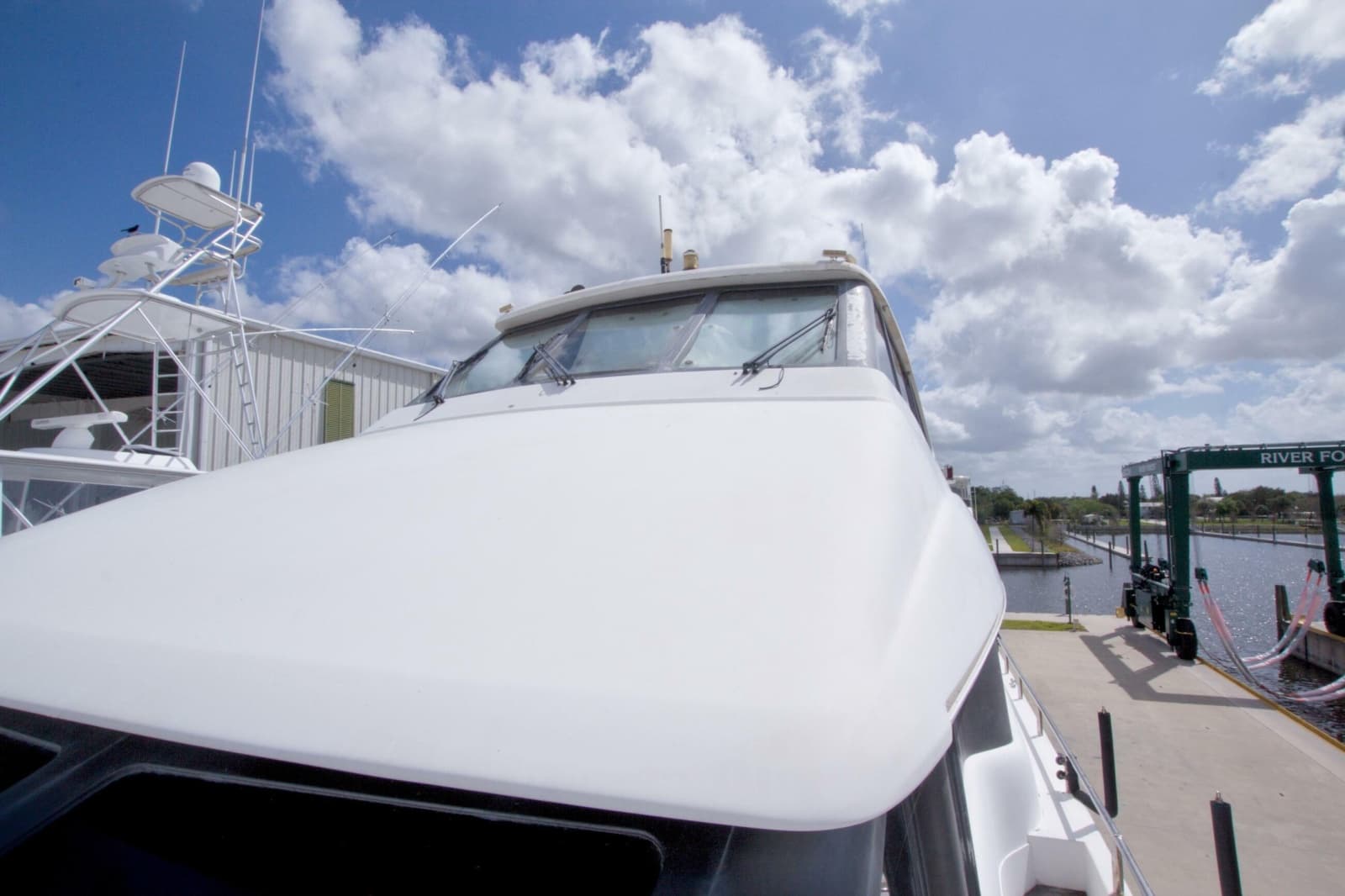 1998 Lazzara Yachts 76 Skylounge Grand Salon - Photo 80