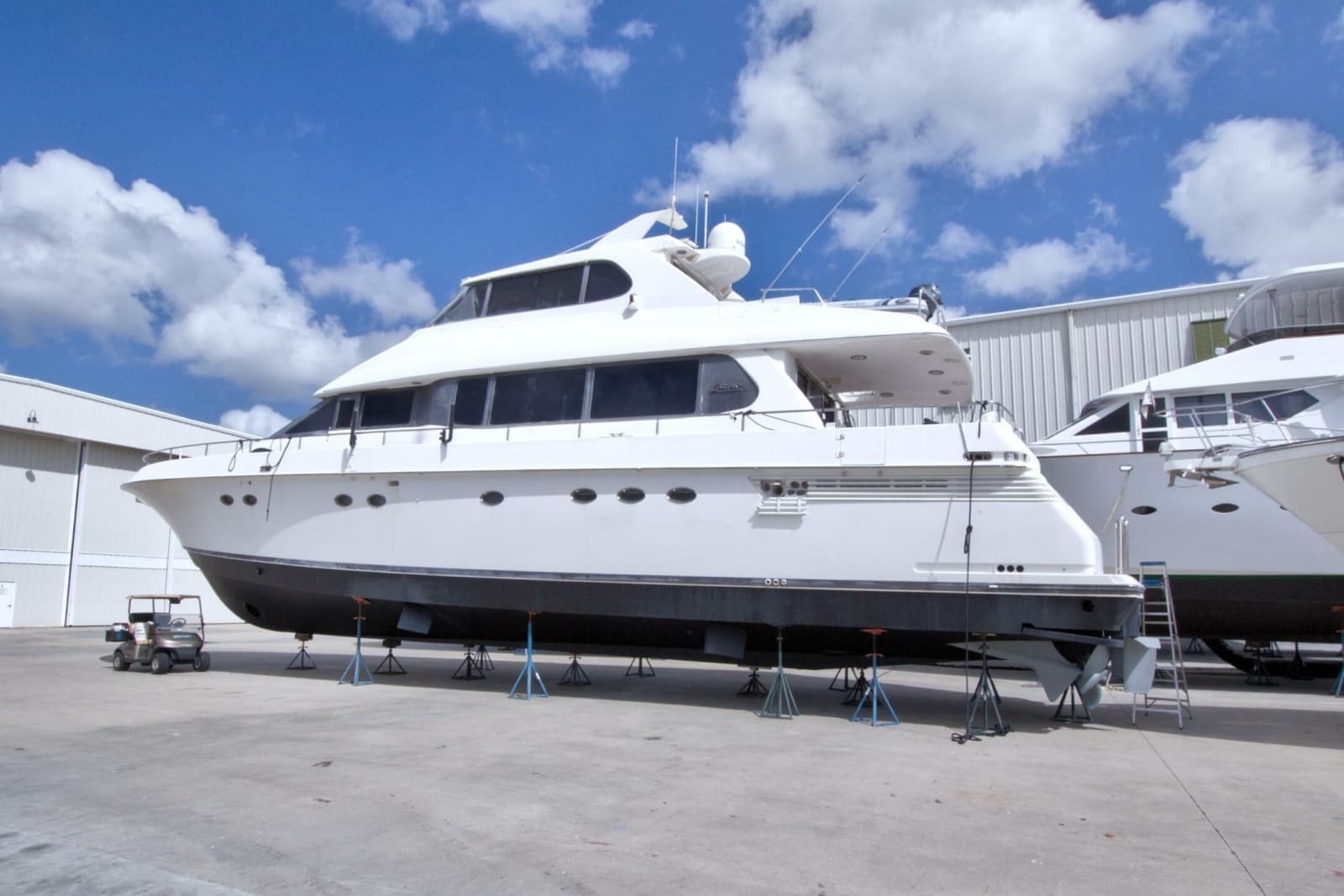 1998 Lazzara Yachts 76 Skylounge Grand Salon - Photo 5