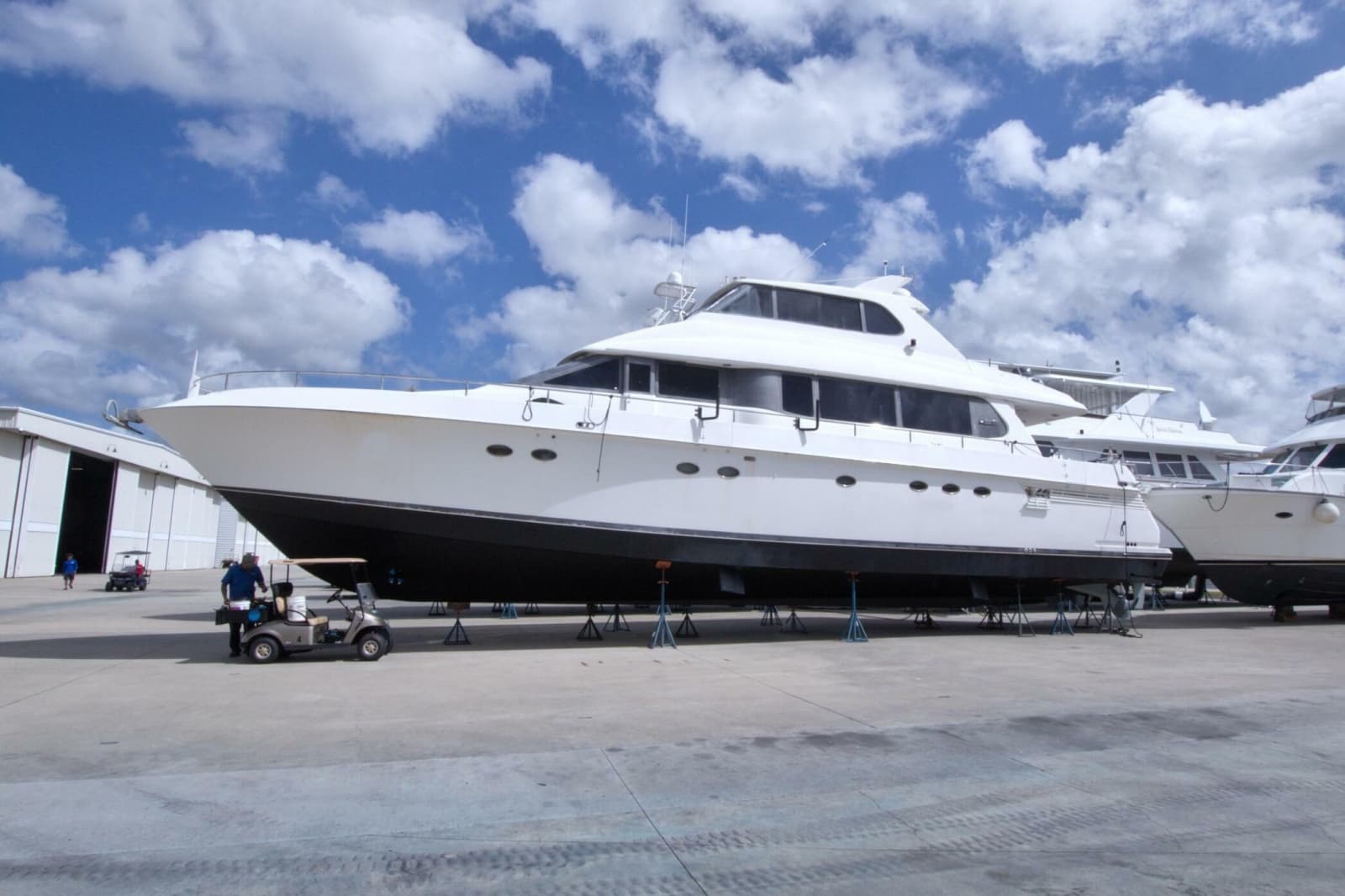 1998 Lazzara Yachts 76 Skylounge Grand Salon - Photo 3