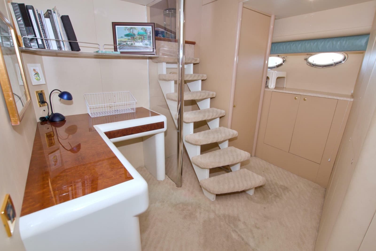 1998 Lazzara Yachts 76 Skylounge Grand Salon - Photo 86
