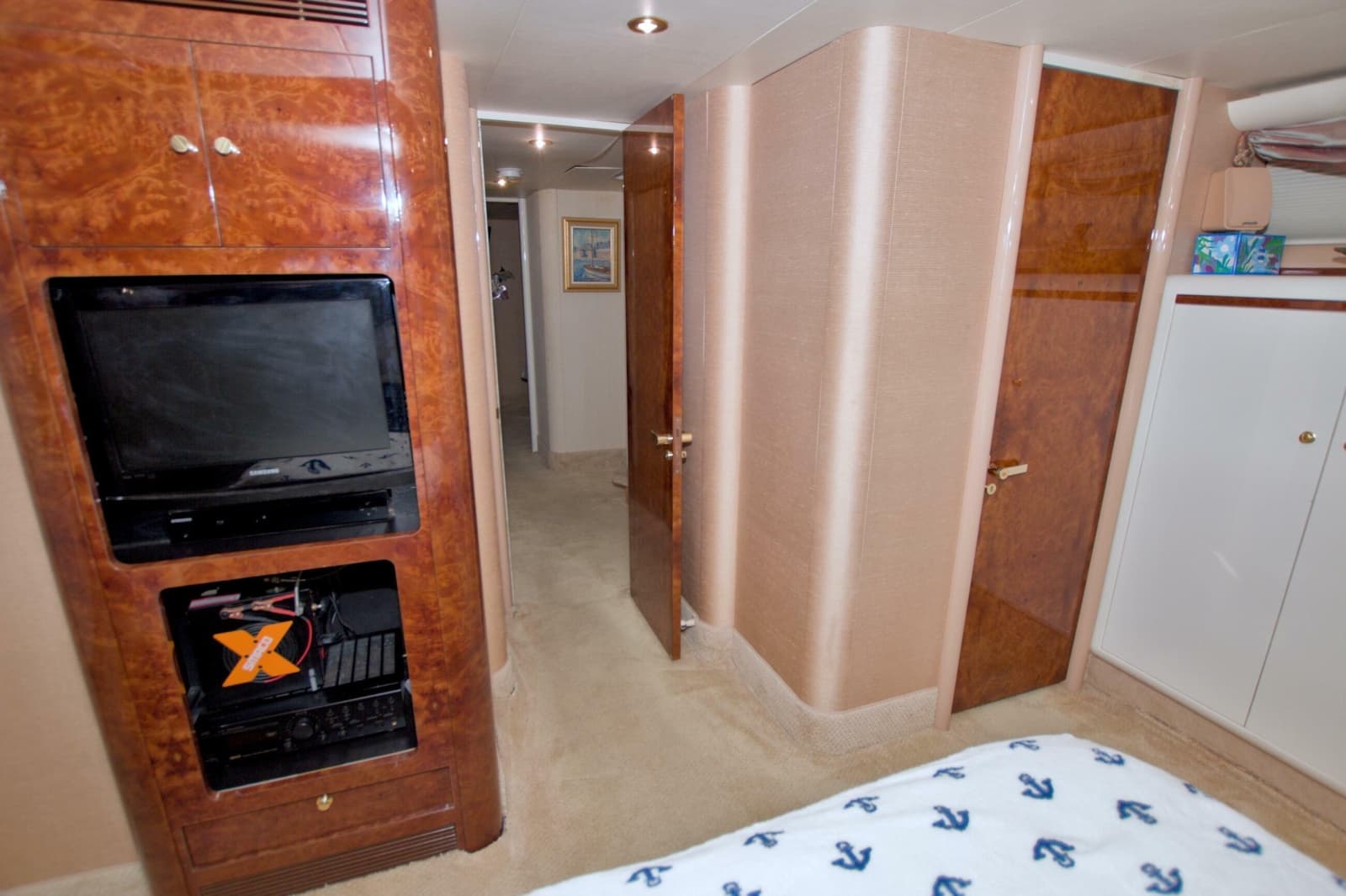 1998 Lazzara Yachts 76 Skylounge Grand Salon - Photo 31