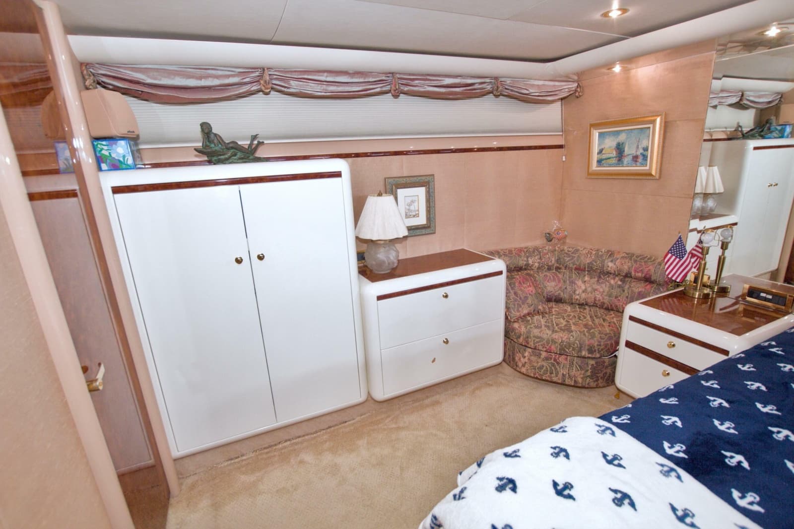 1998 Lazzara Yachts 76 Skylounge Grand Salon - Photo 29