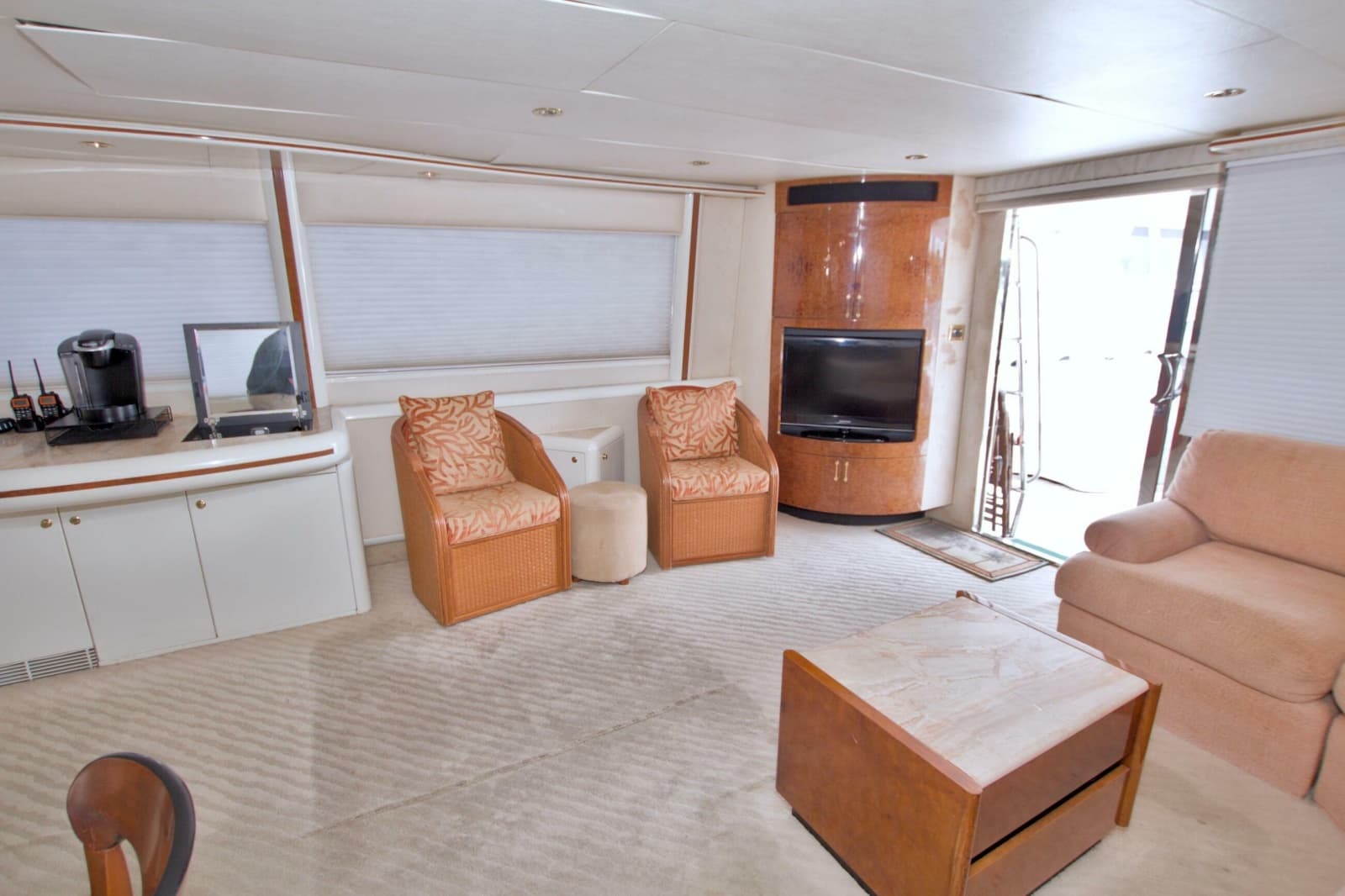 1998 Lazzara Yachts 76 Skylounge Grand Salon - Photo 11