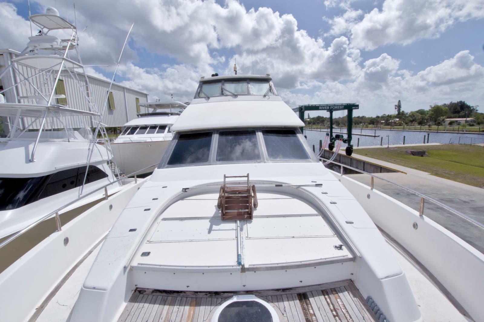 1998 Lazzara Yachts 76 Skylounge Grand Salon - Photo 77