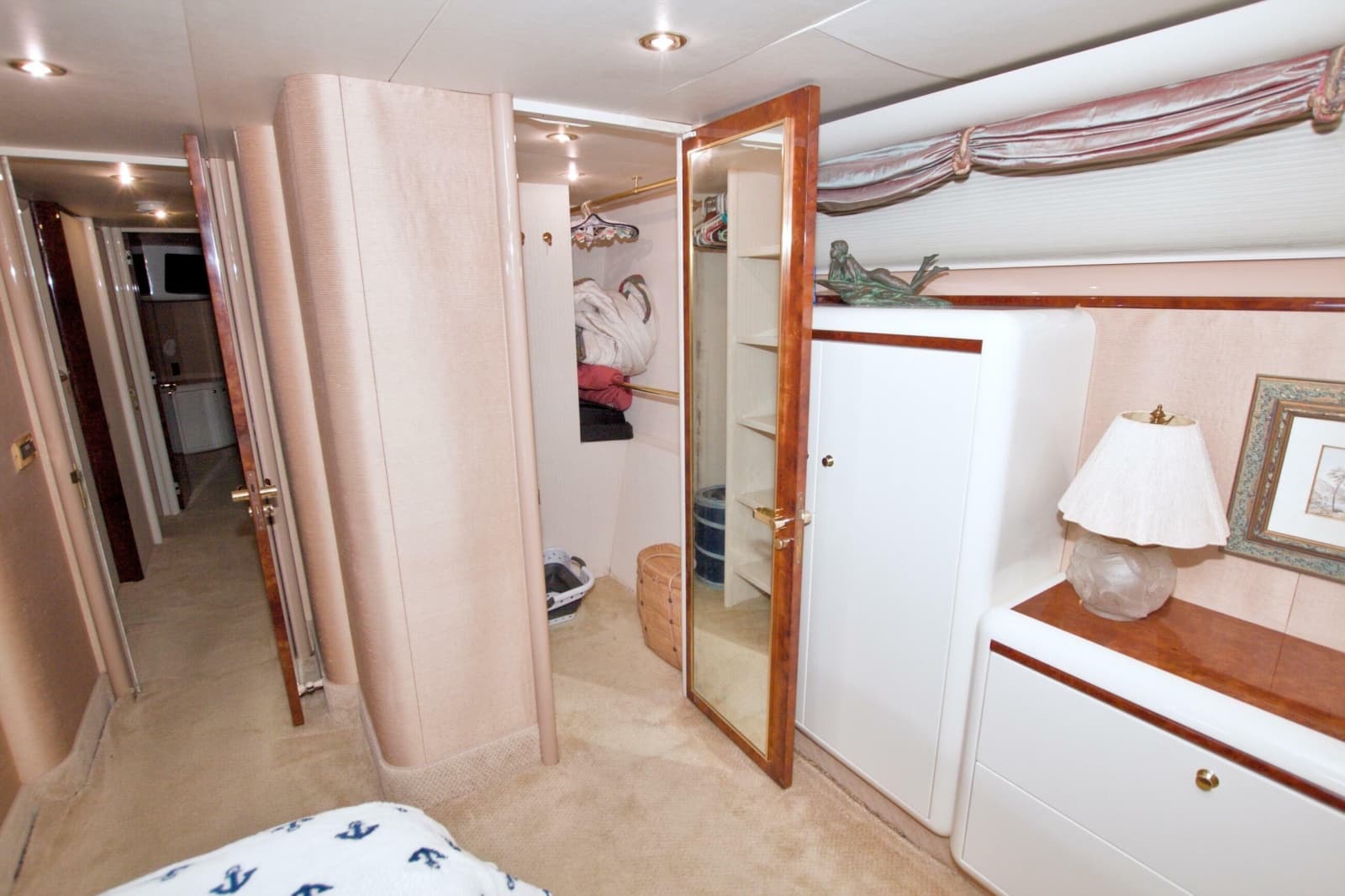 1998 Lazzara Yachts 76 Skylounge Grand Salon - Photo 30