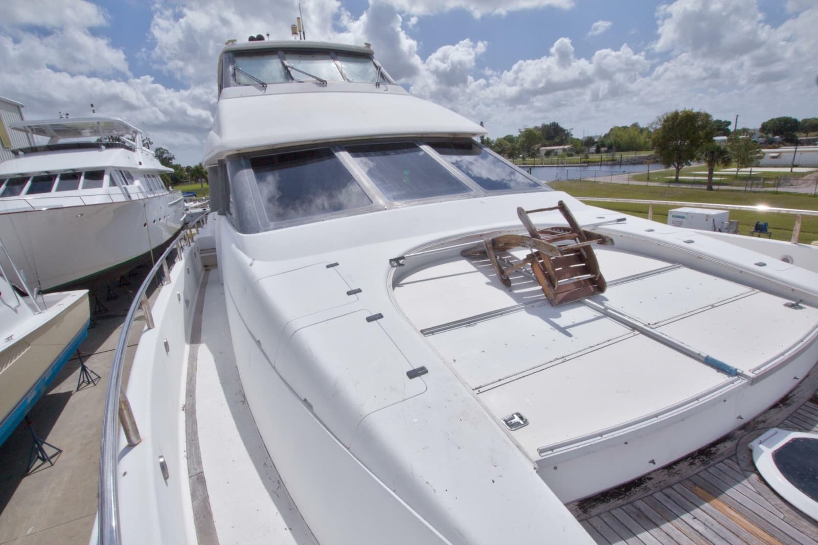 1998 Lazzara Yachts 76 Skylounge Grand Salon - Photo 82