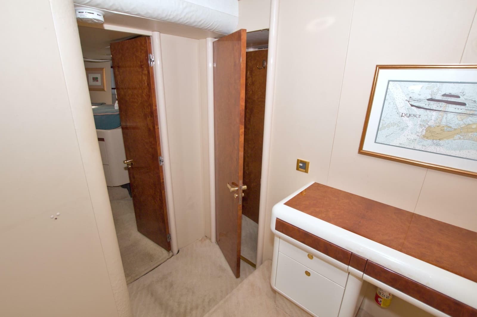 1998 Lazzara Yachts 76 Skylounge Grand Salon - Photo 97