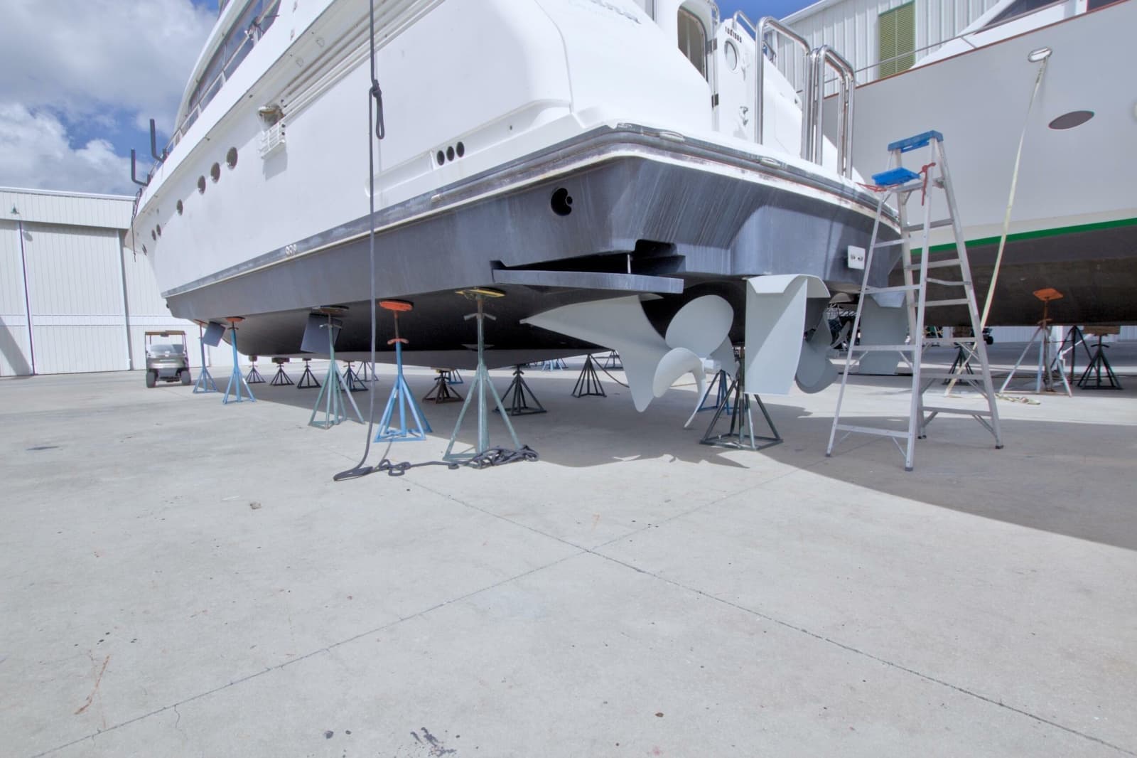 1998 Lazzara Yachts 76 Skylounge Grand Salon - Photo 123