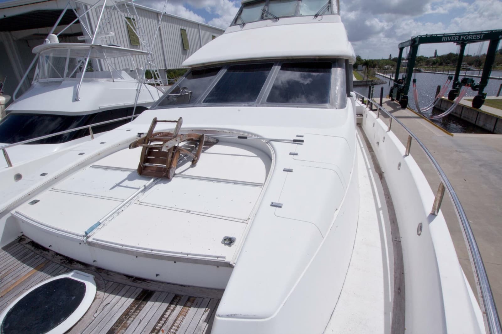1998 Lazzara Yachts 76 Skylounge Grand Salon - Photo 78