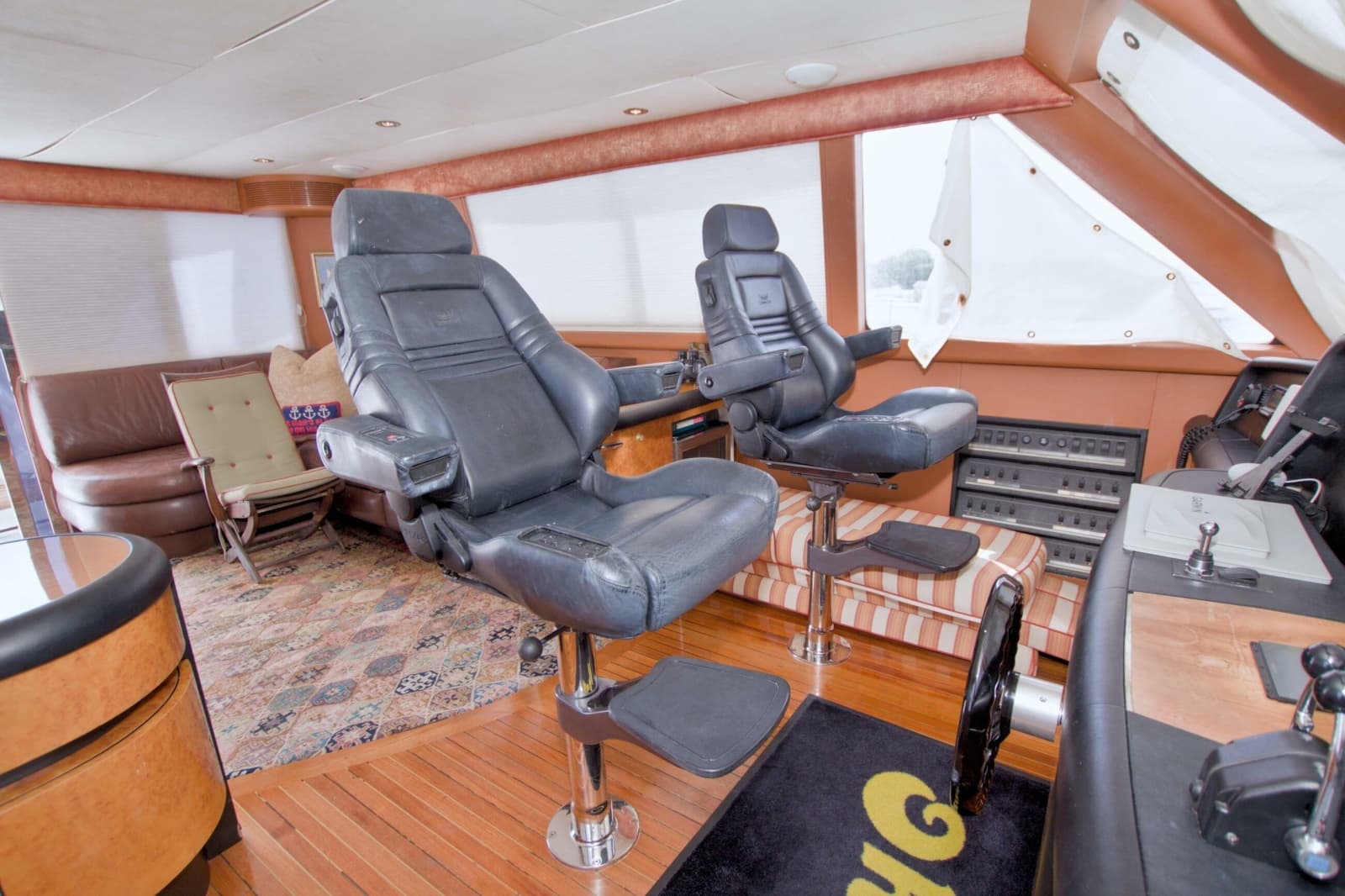 1998 Lazzara Yachts 76 Skylounge Grand Salon - Photo 55