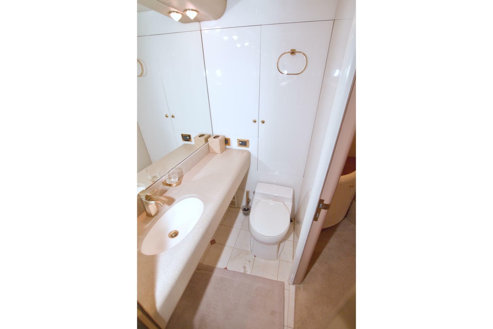 1998 Lazzara Yachts 76 Skylounge Grand Salon - Photo 38