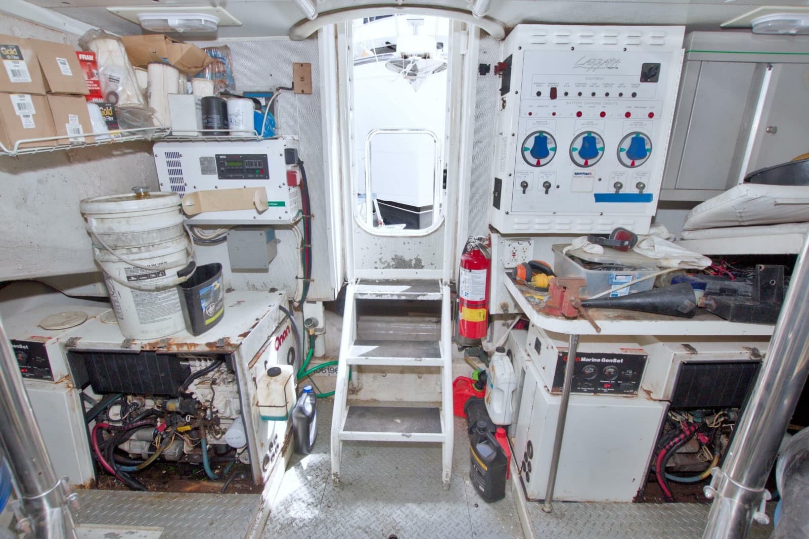 1998 Lazzara Yachts 76 Skylounge Grand Salon - Photo 110