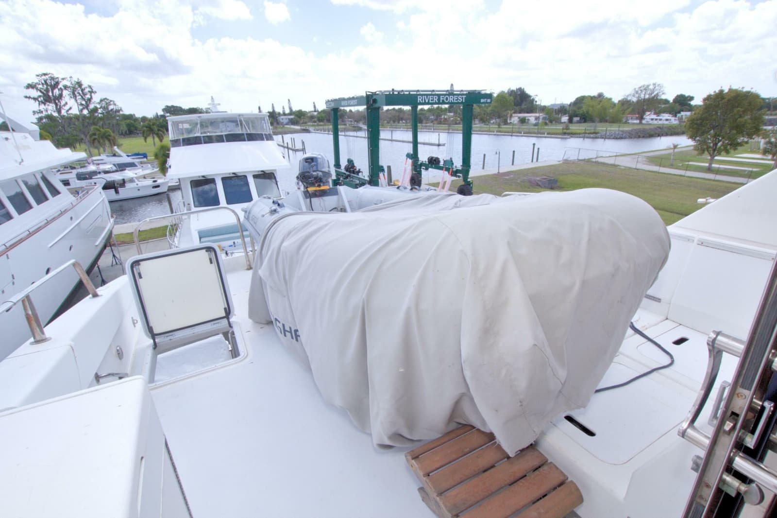 1998 Lazzara Yachts 76 Skylounge Grand Salon - Photo 64