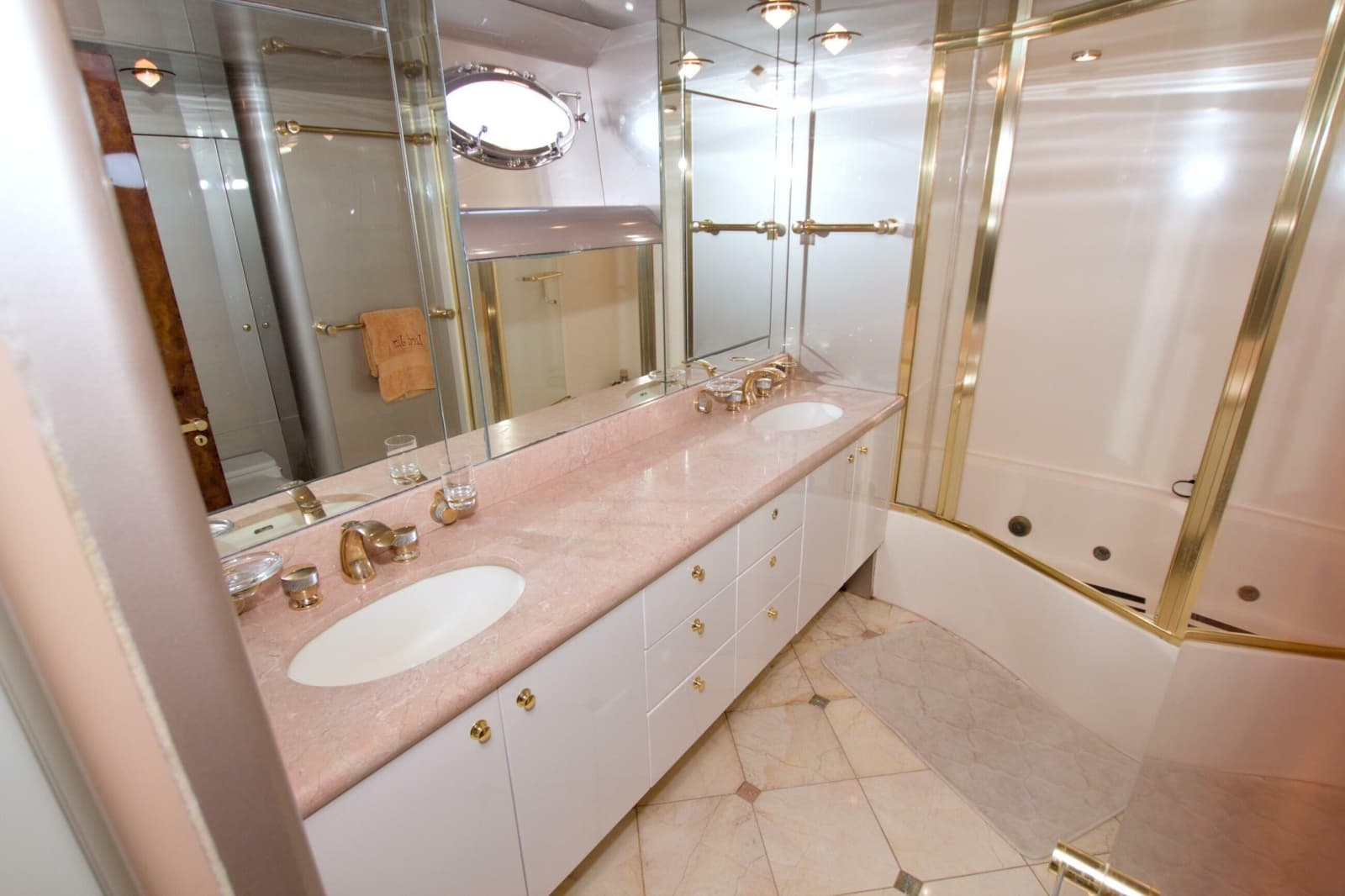 1998 Lazzara Yachts 76 Skylounge Grand Salon - Photo 23