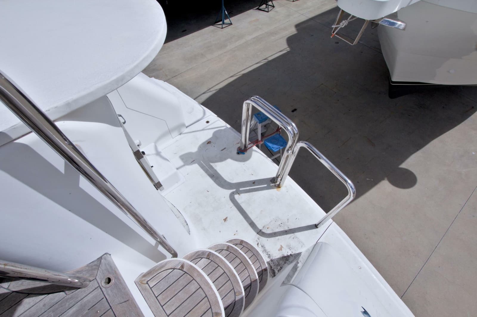 1998 Lazzara Yachts 76 Skylounge Grand Salon - Photo 103