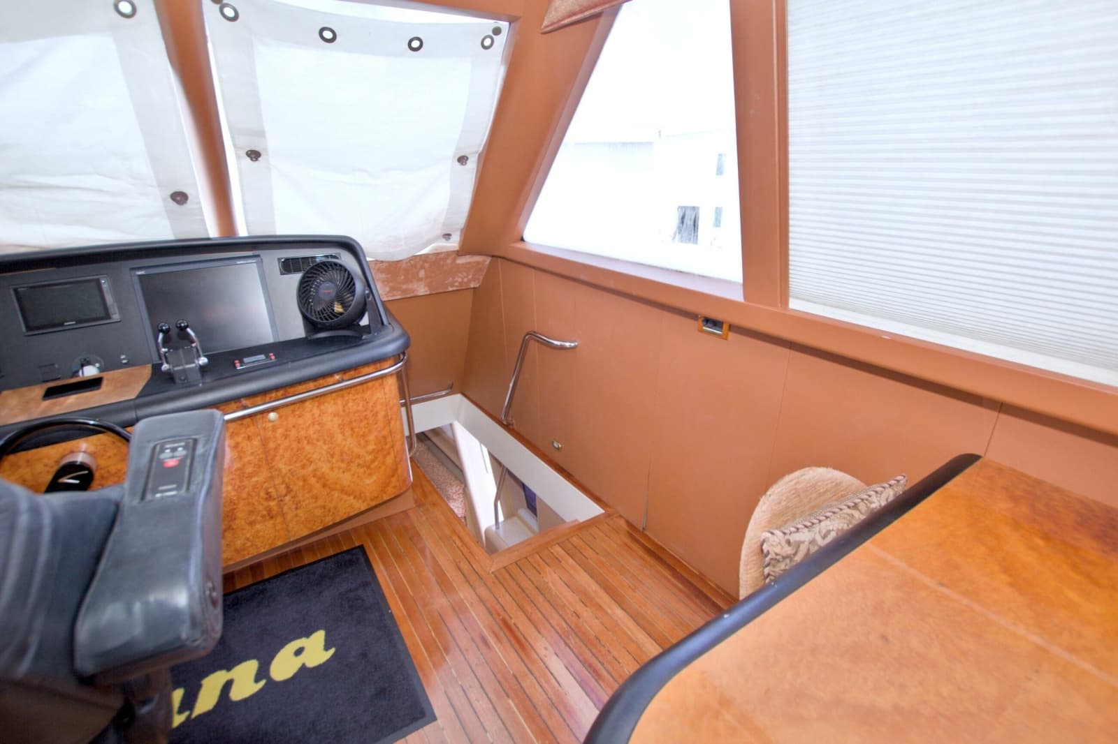 1998 Lazzara Yachts 76 Skylounge Grand Salon - Photo 70
