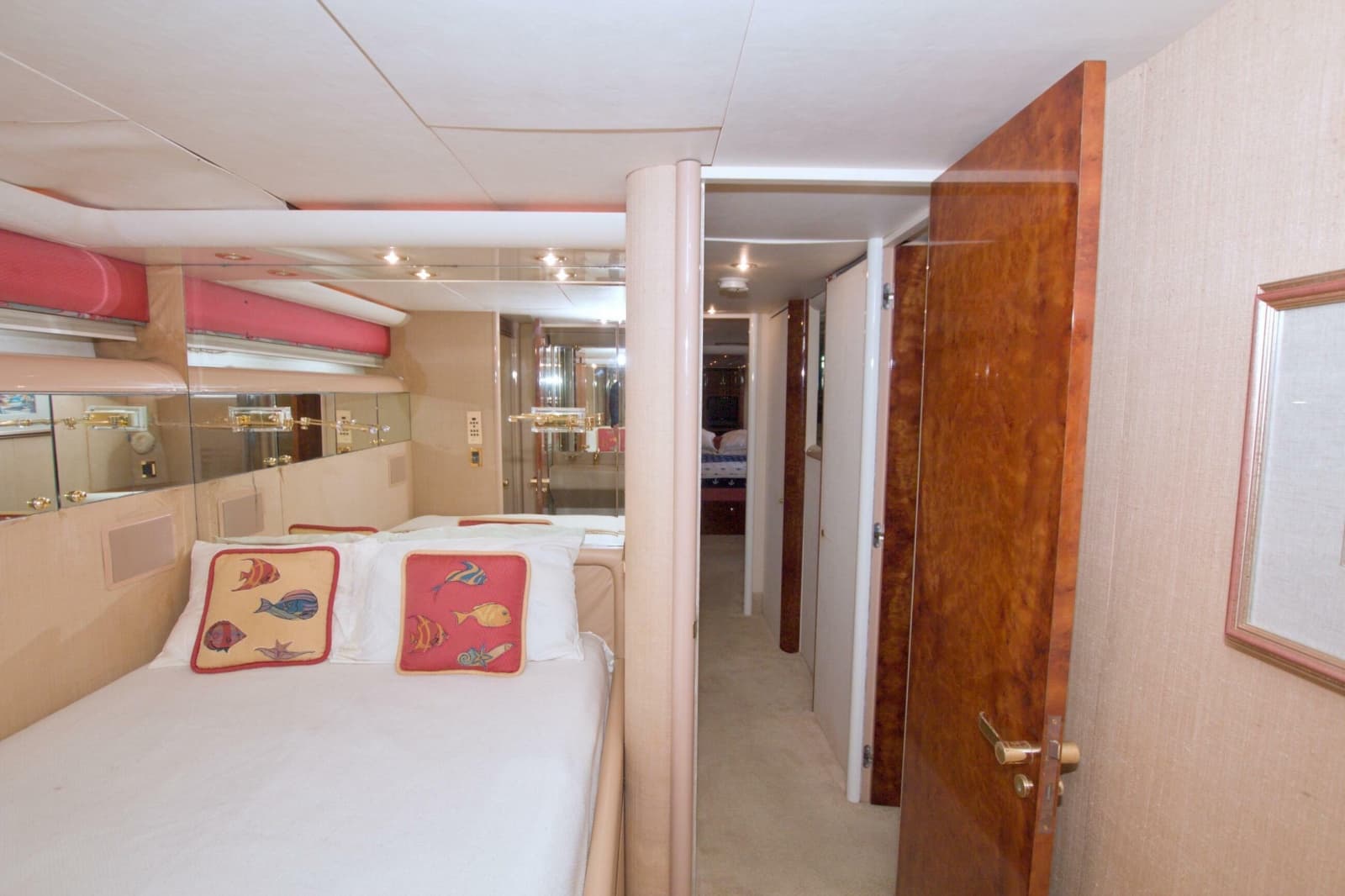 1998 Lazzara Yachts 76 Skylounge Grand Salon - Photo 45