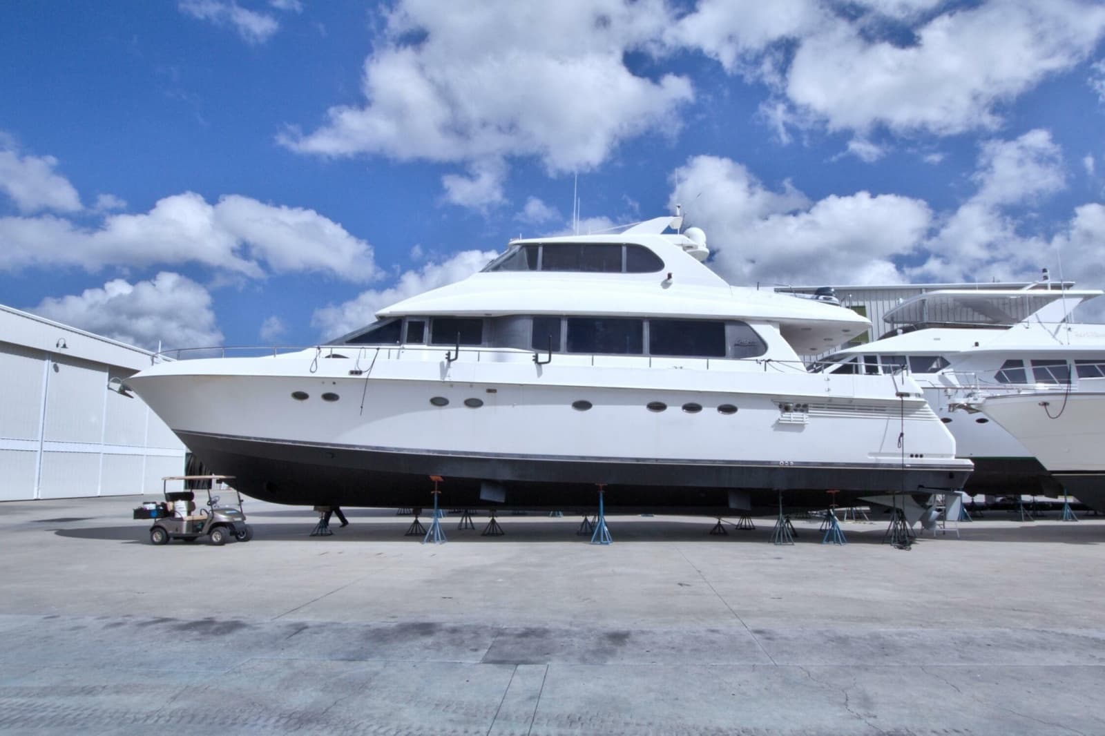 1998 Lazzara Yachts 76 Skylounge Grand Salon - Photo 4