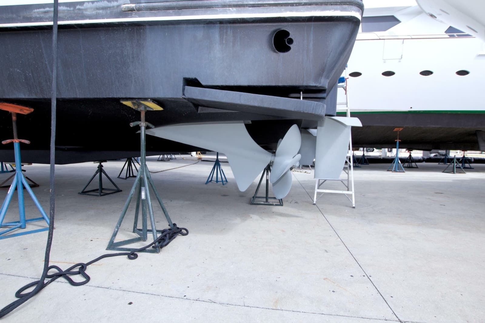 1998 Lazzara Yachts 76 Skylounge Grand Salon - Photo 122