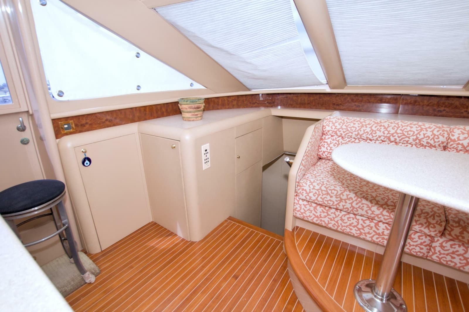 1998 Lazzara Yachts 76 Skylounge Grand Salon - Photo 83