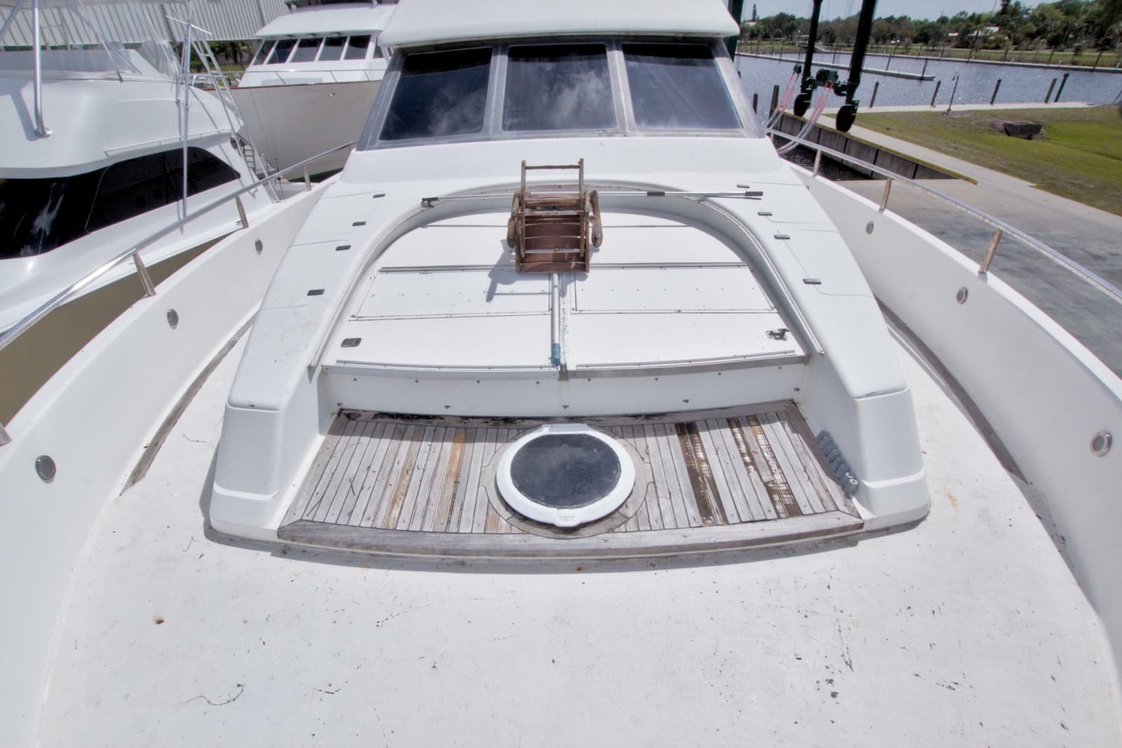 1998 Lazzara Yachts 76 Skylounge Grand Salon - Photo 76