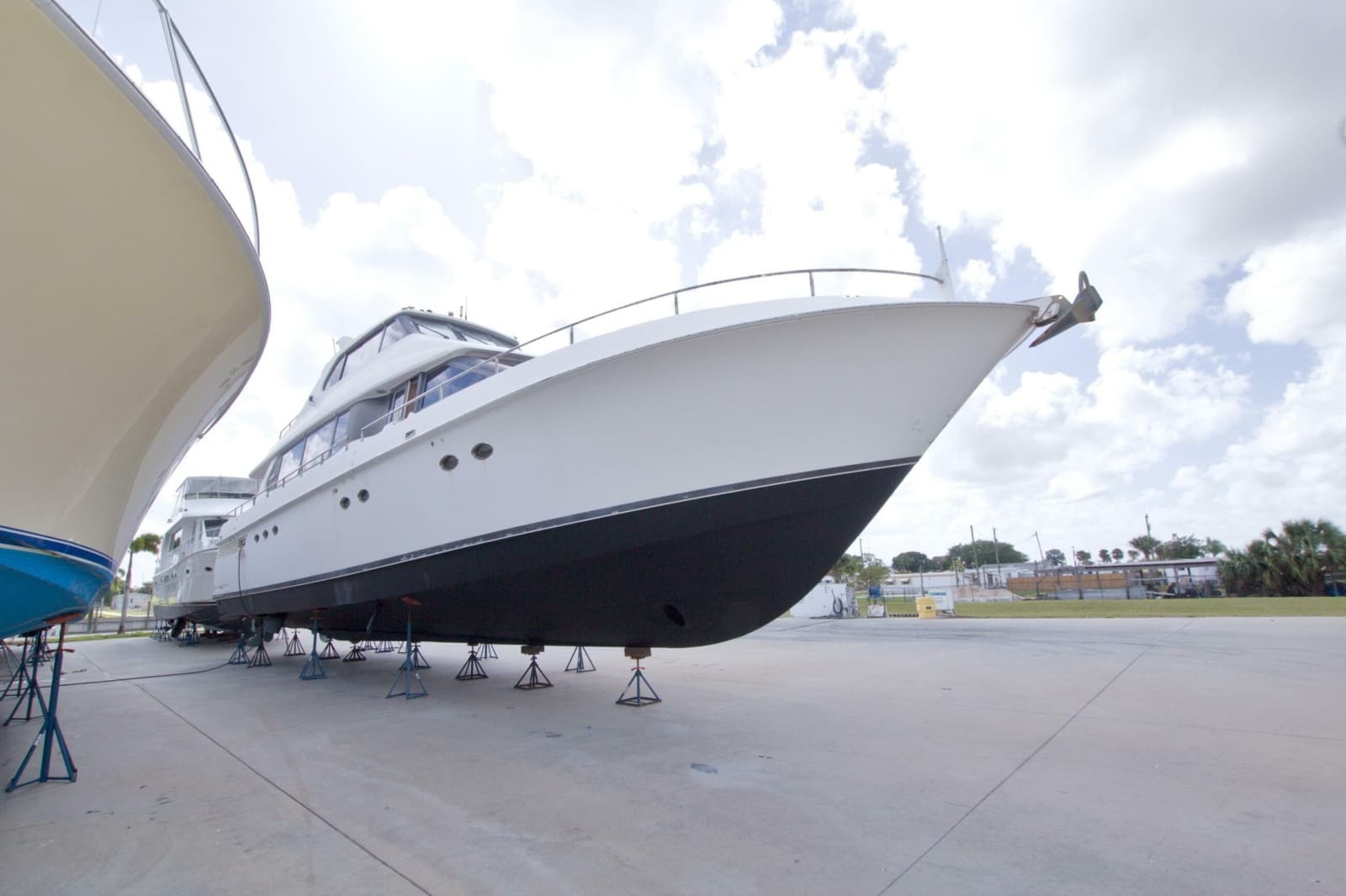 1998 Lazzara Yachts 76 Skylounge Grand Salon - Photo 128