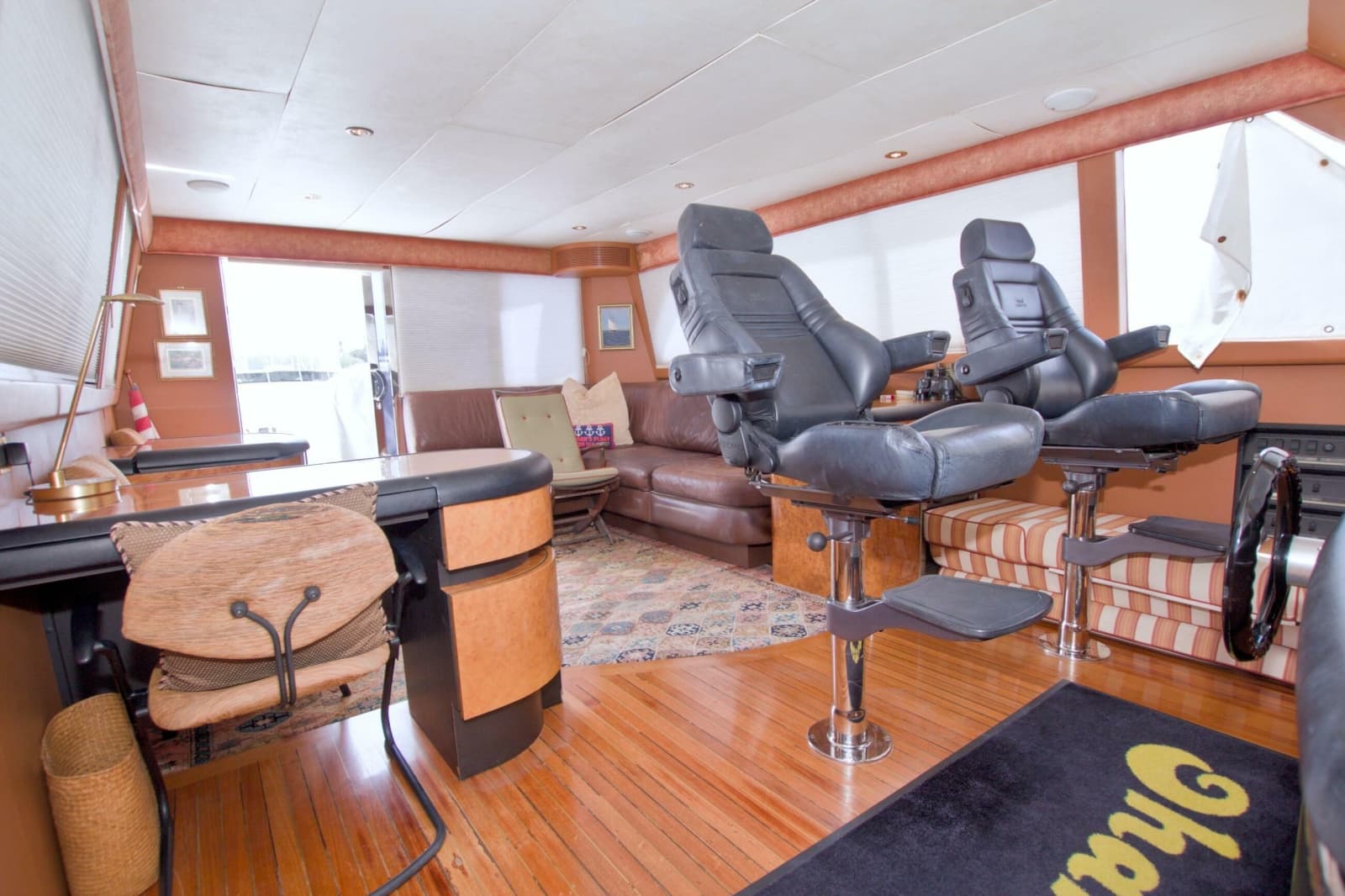 1998 Lazzara Yachts 76 Skylounge Grand Salon - Photo 54