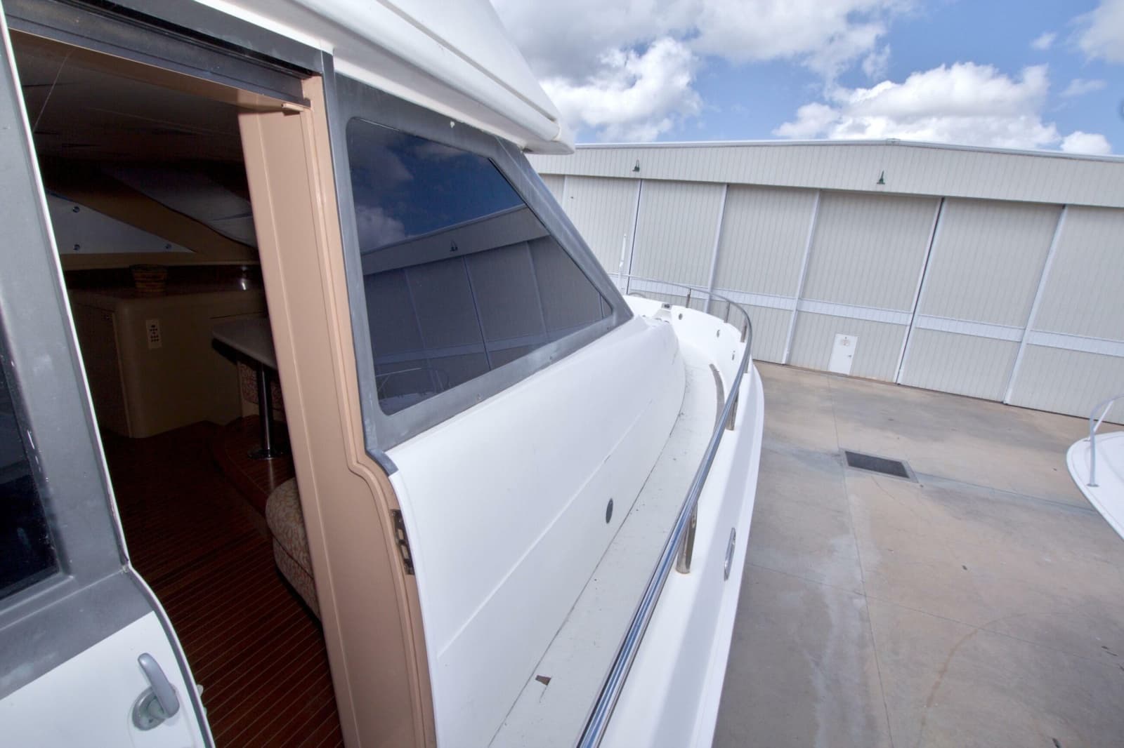 1998 Lazzara Yachts 76 Skylounge Grand Salon - Photo 72