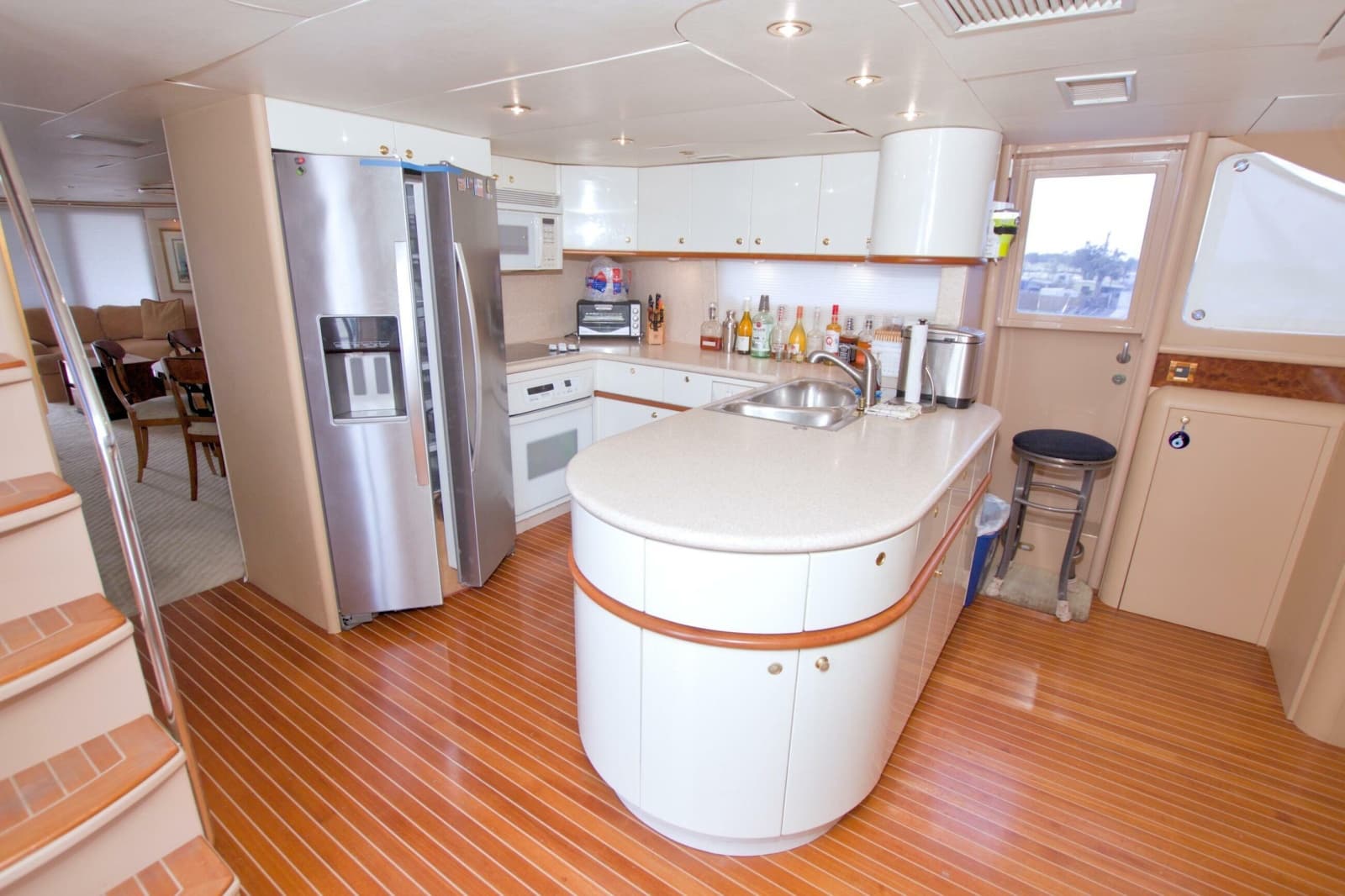 1998 Lazzara Yachts 76 Skylounge Grand Salon - Photo 48