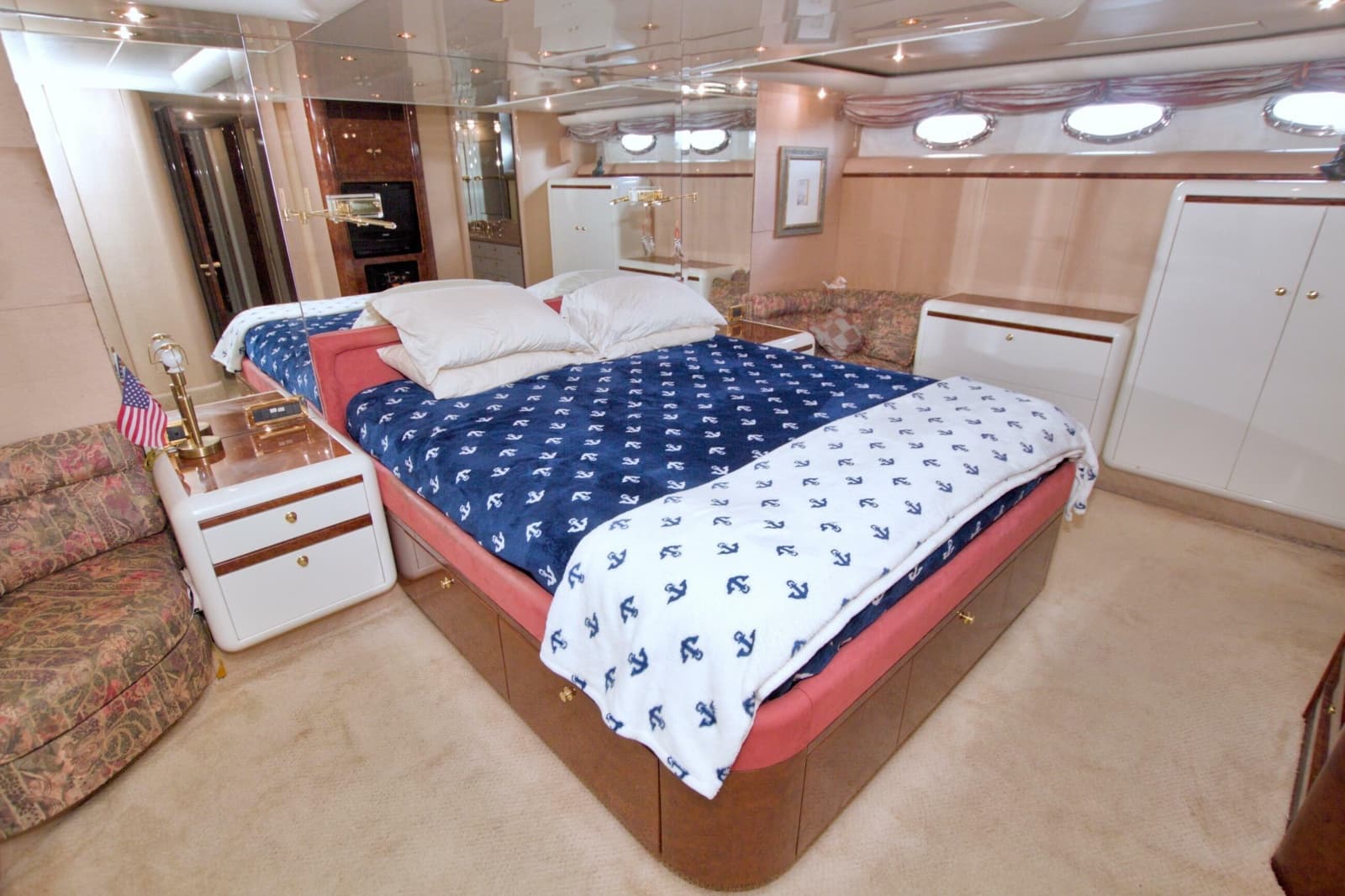 1998 Lazzara Yachts 76 Skylounge Grand Salon - Photo 19
