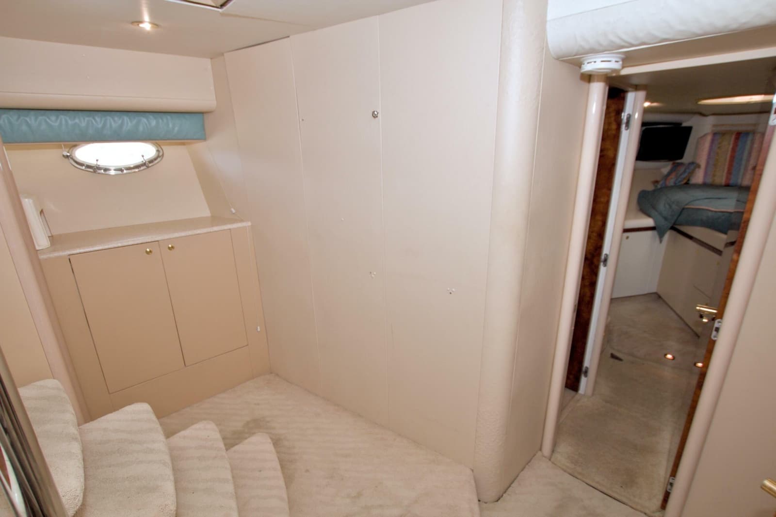 1998 Lazzara Yachts 76 Skylounge Grand Salon - Photo 88