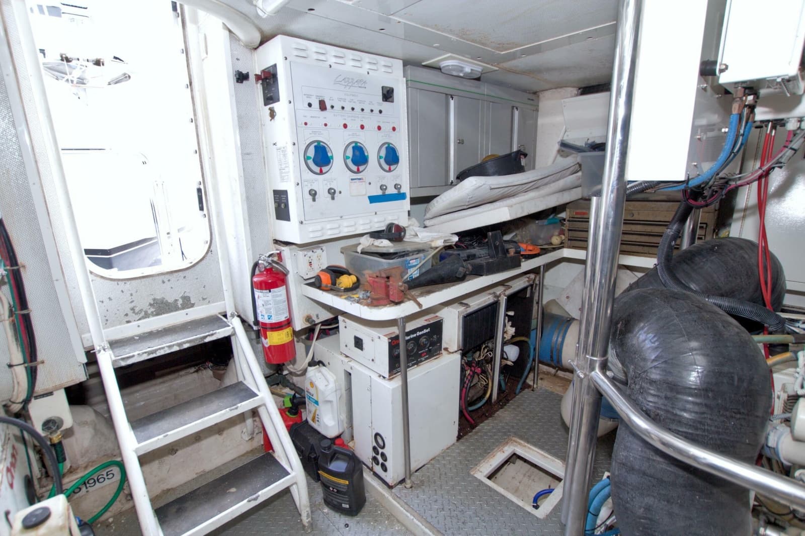 1998 Lazzara Yachts 76 Skylounge Grand Salon - Photo 111