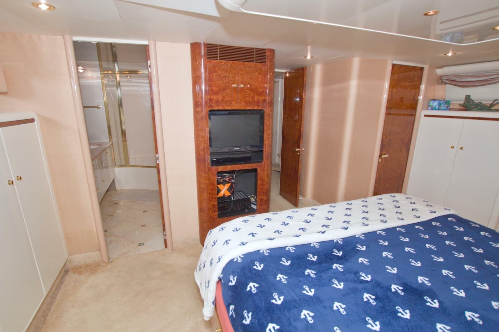 1998 Lazzara Yachts 76 Skylounge Grand Salon - Photo 21