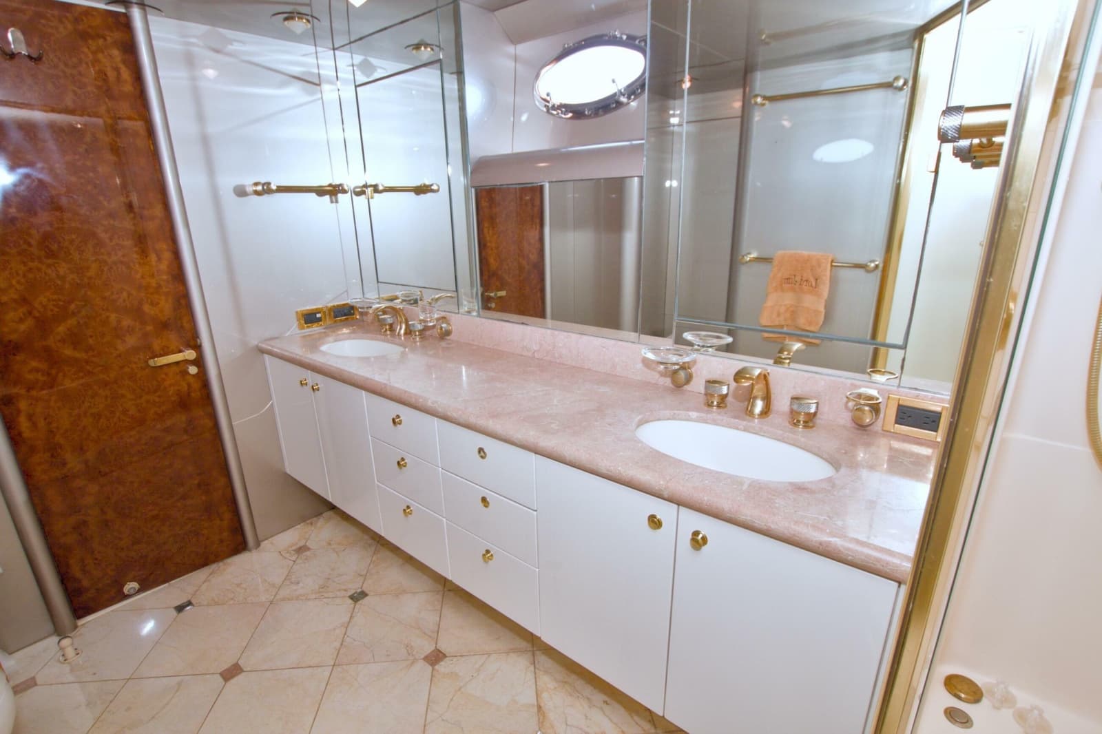 1998 Lazzara Yachts 76 Skylounge Grand Salon - Photo 26