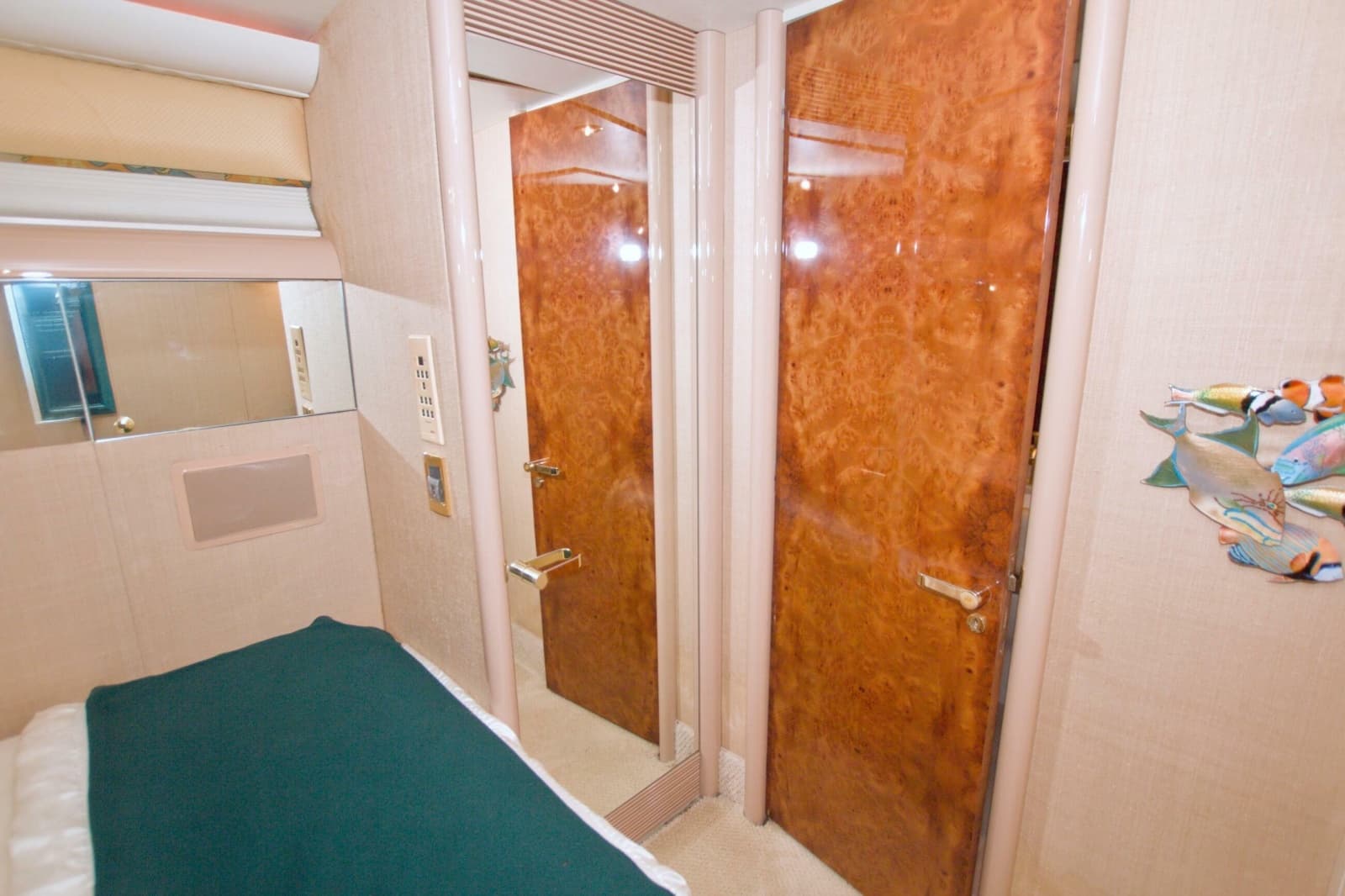 1998 Lazzara Yachts 76 Skylounge Grand Salon - Photo 35