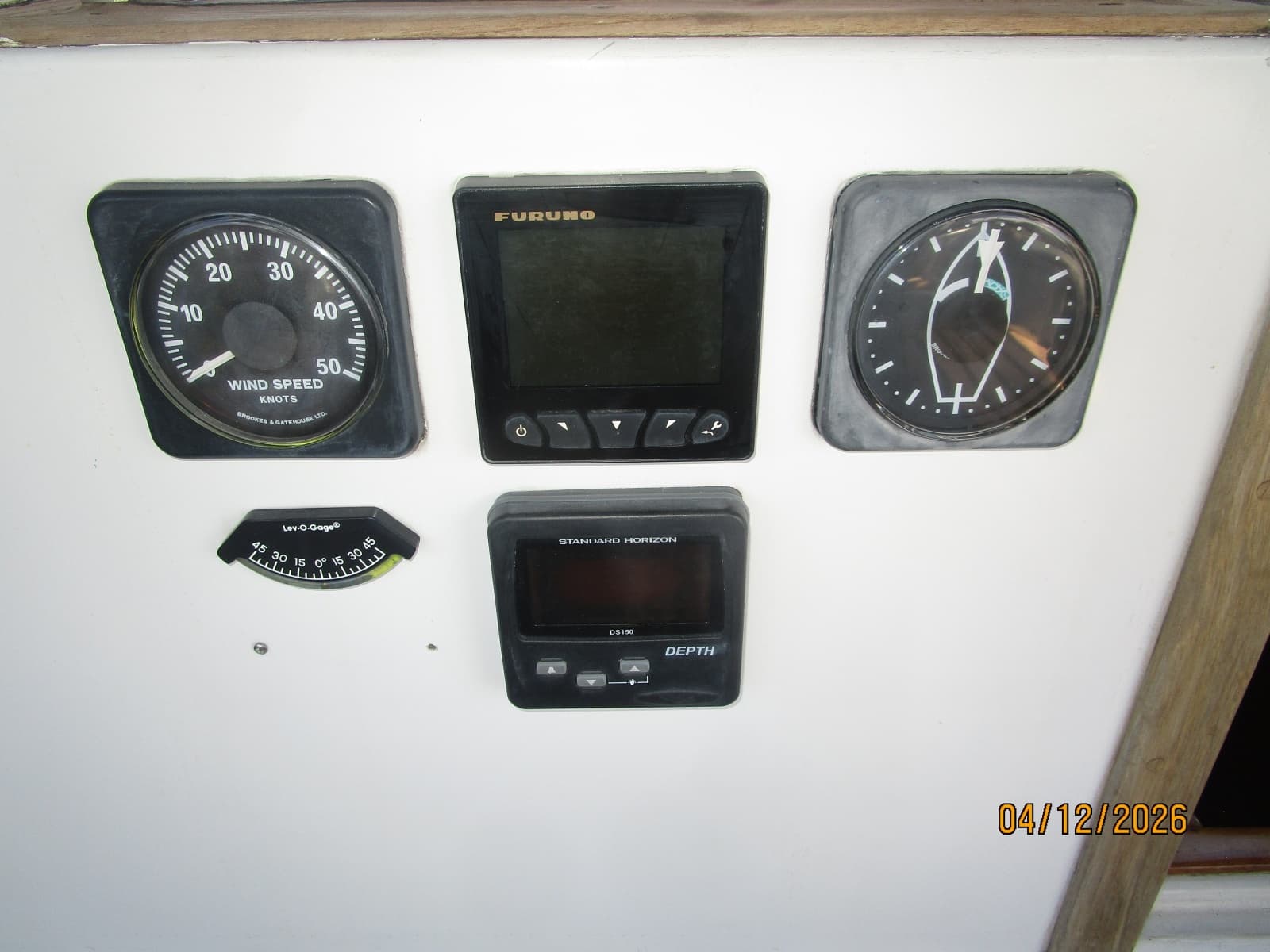 41' Rival cockpit nav displays