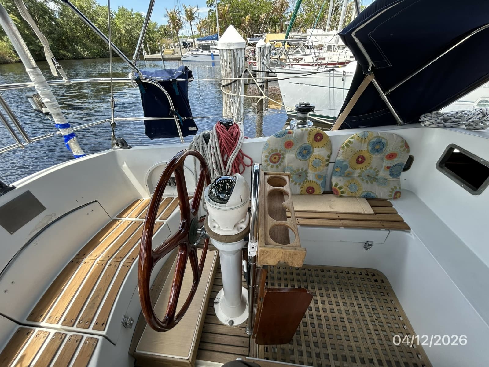 41' Rival cockpit port